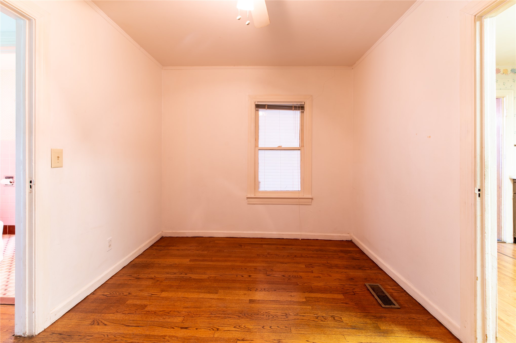 2812 W 37th Place