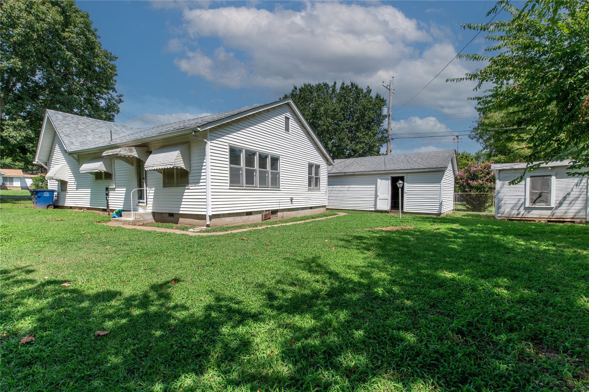 2812 W 37th Place