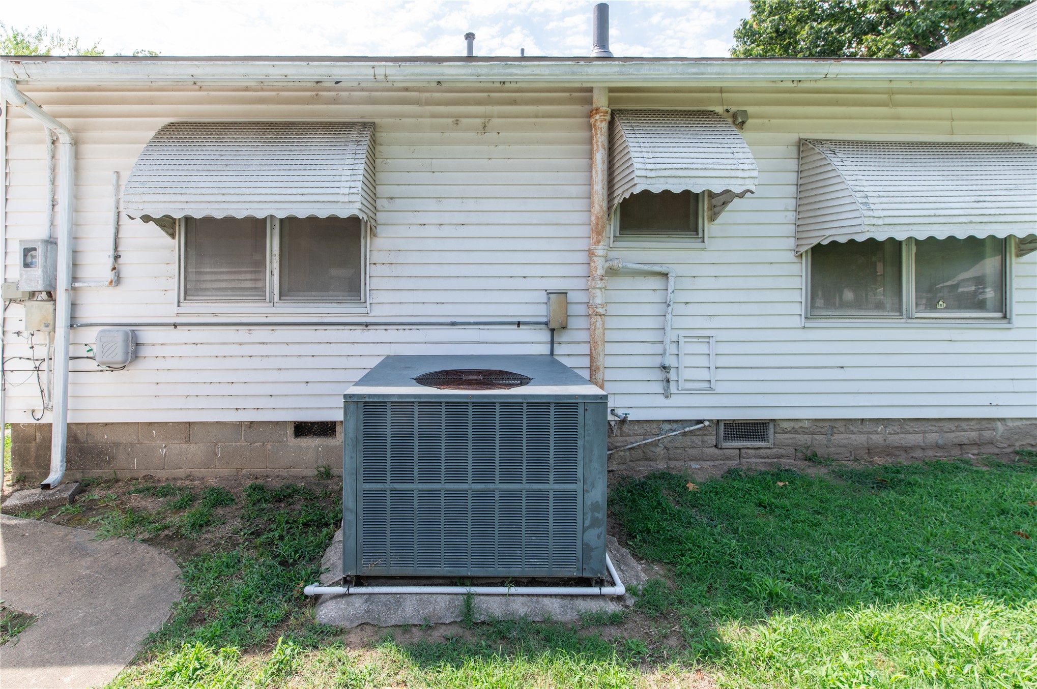 2812 W 37th Place