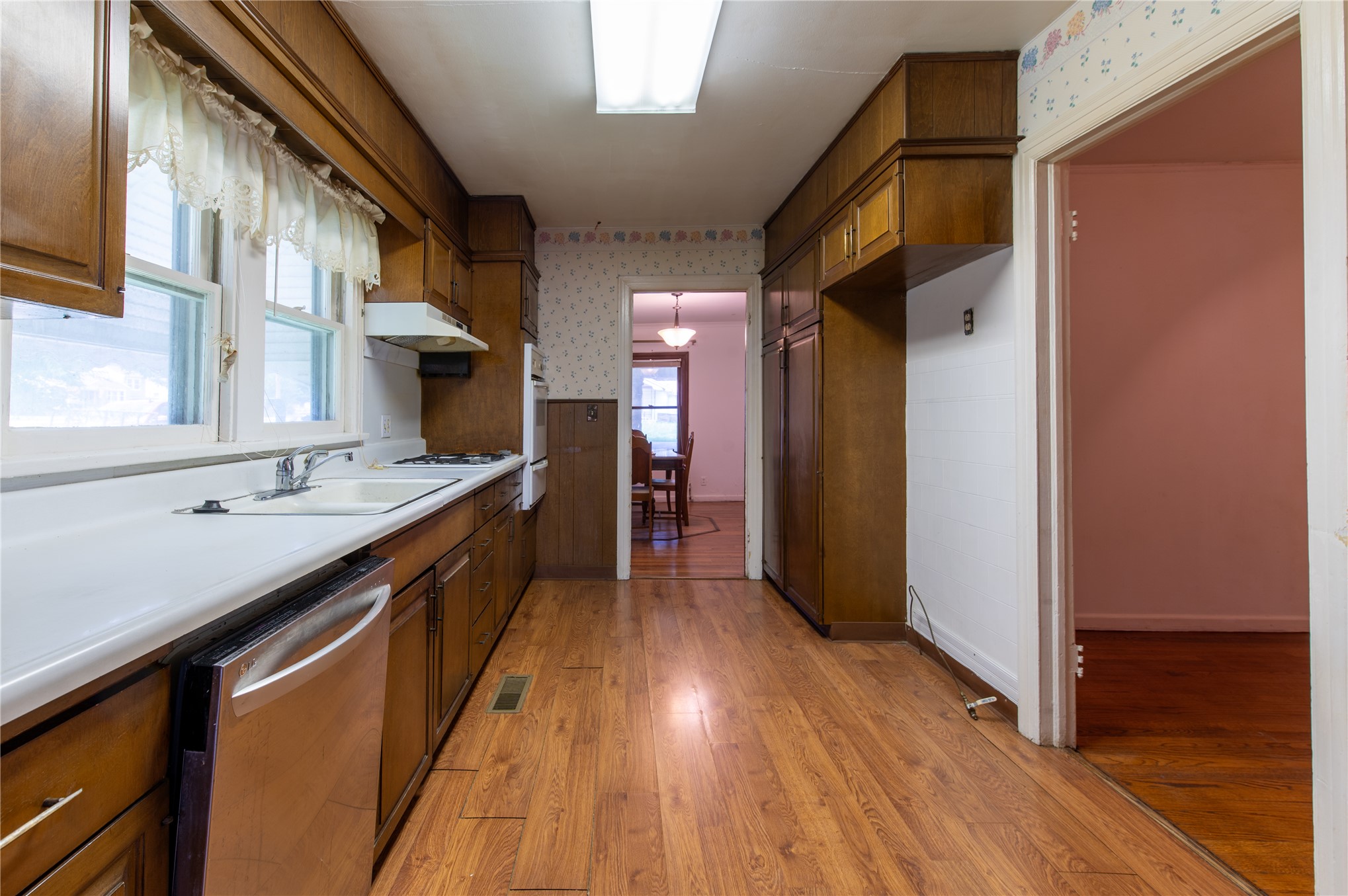 2812 W 37th Place