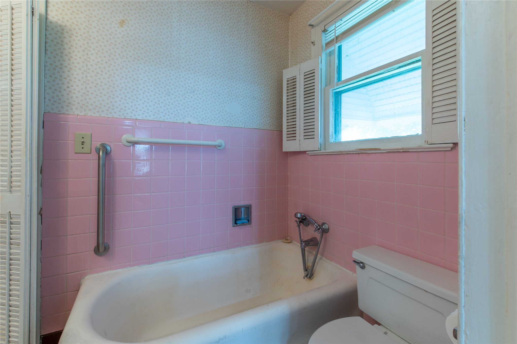 2812 W 37th Place