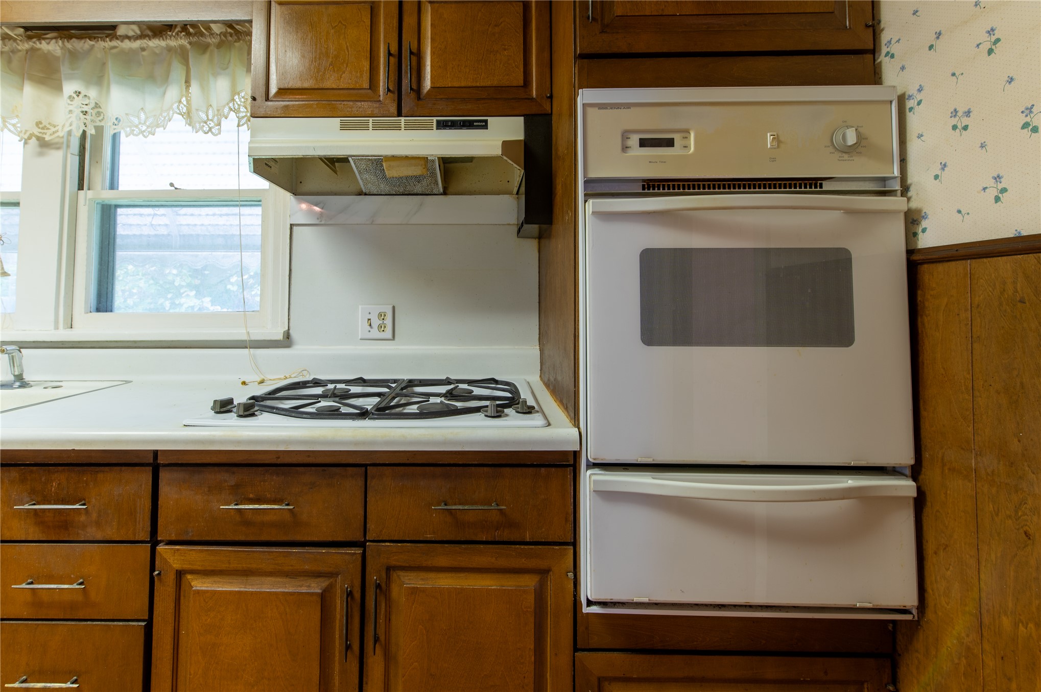 2812 W 37th Place