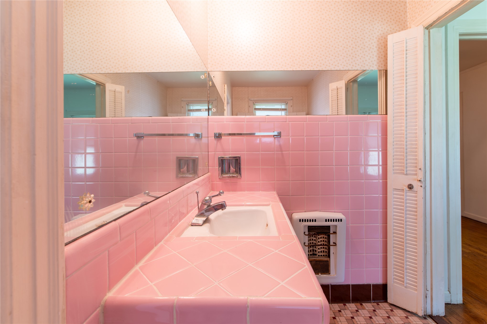 2812 W 37th Place