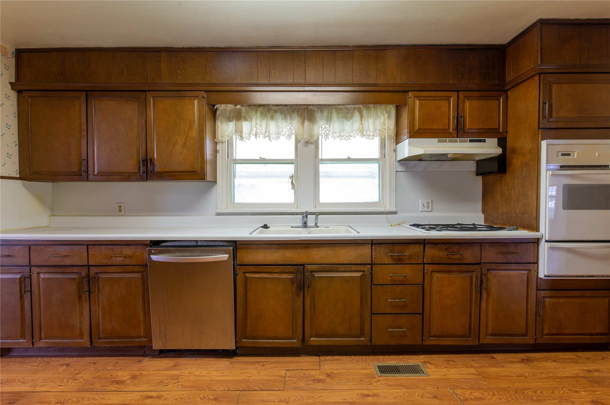 2812 W 37th Place