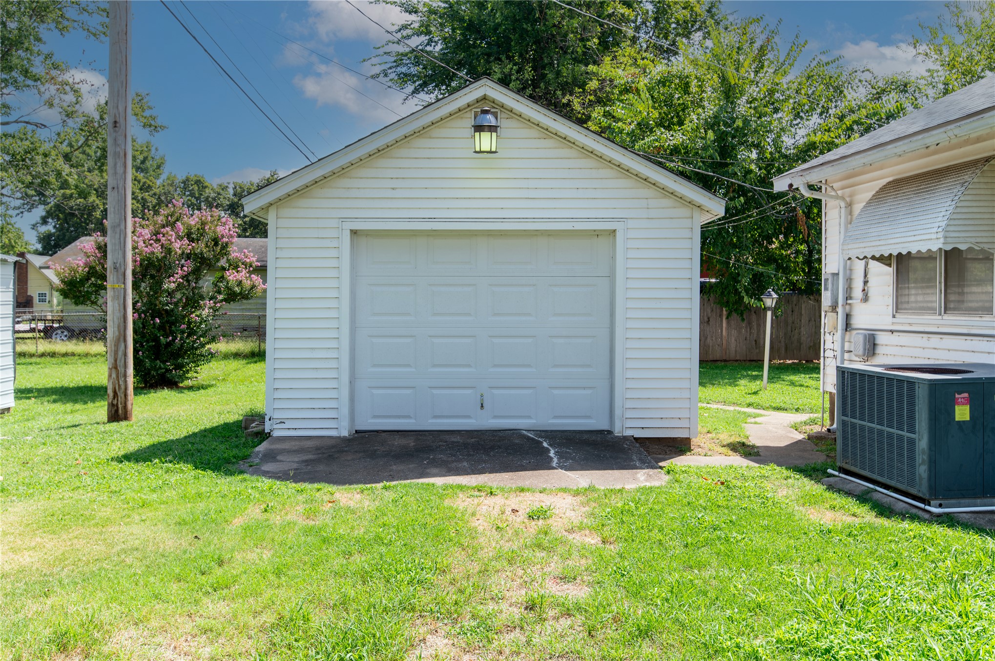 2812 W 37th Place