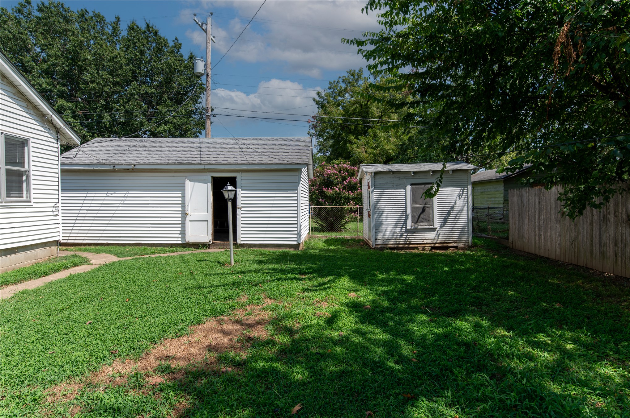 2812 W 37th Place