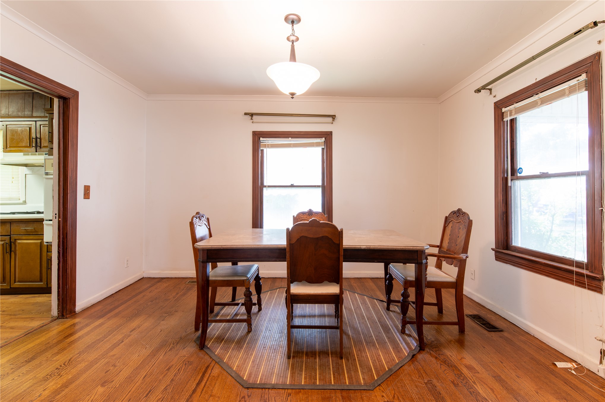 2812 W 37th Place