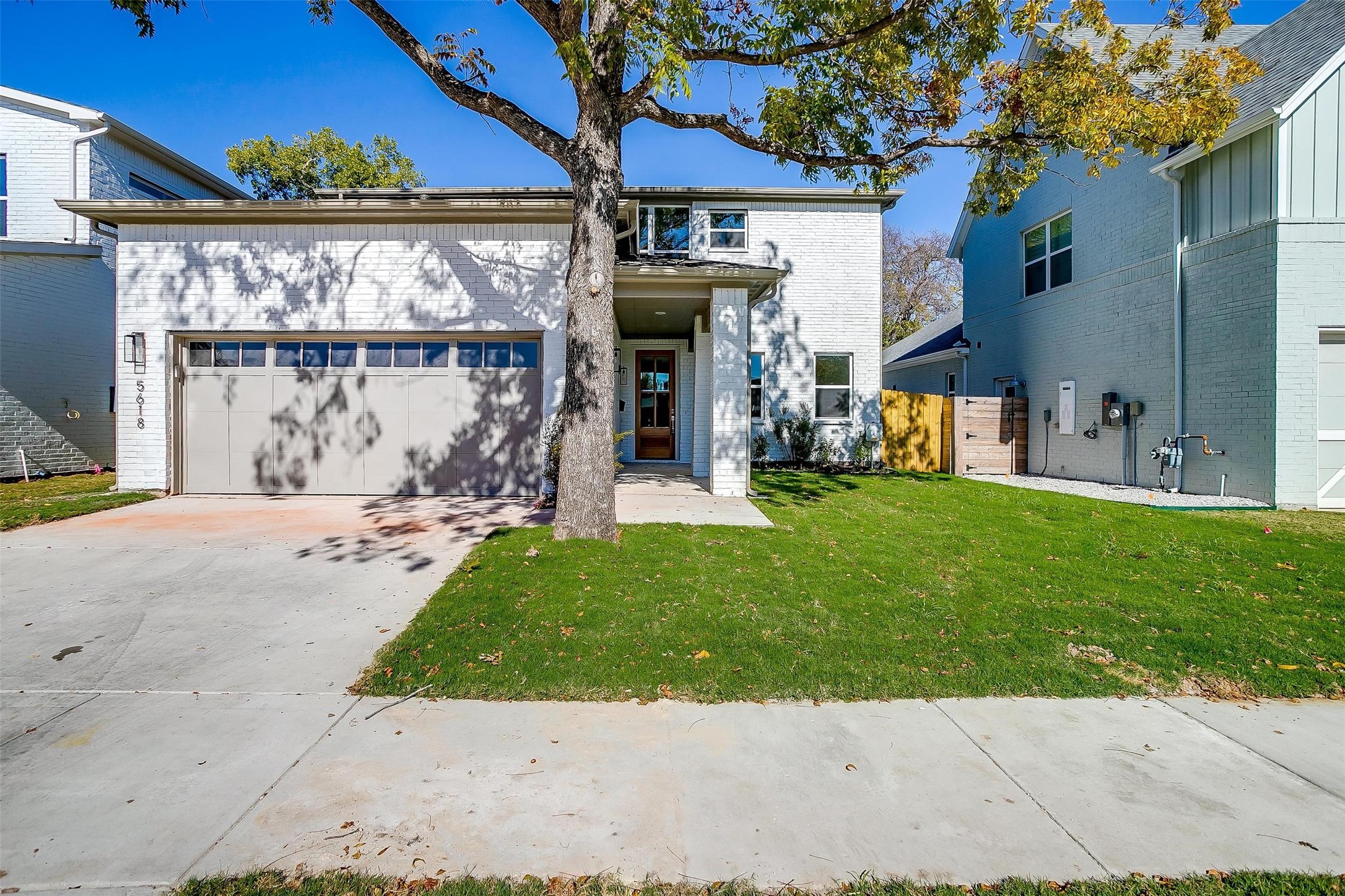 5618 Oaks Lane