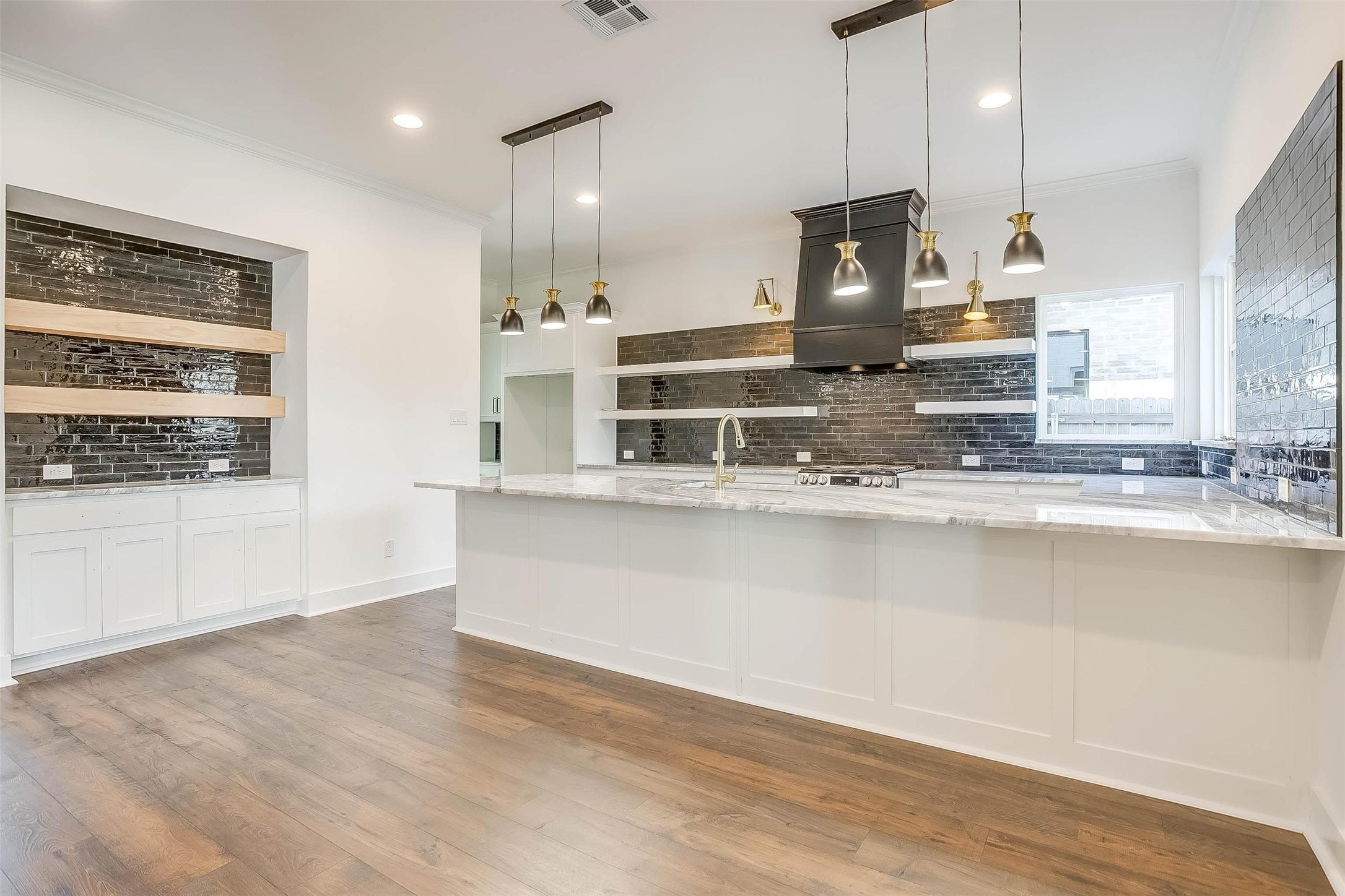 5620 Oaks Lane