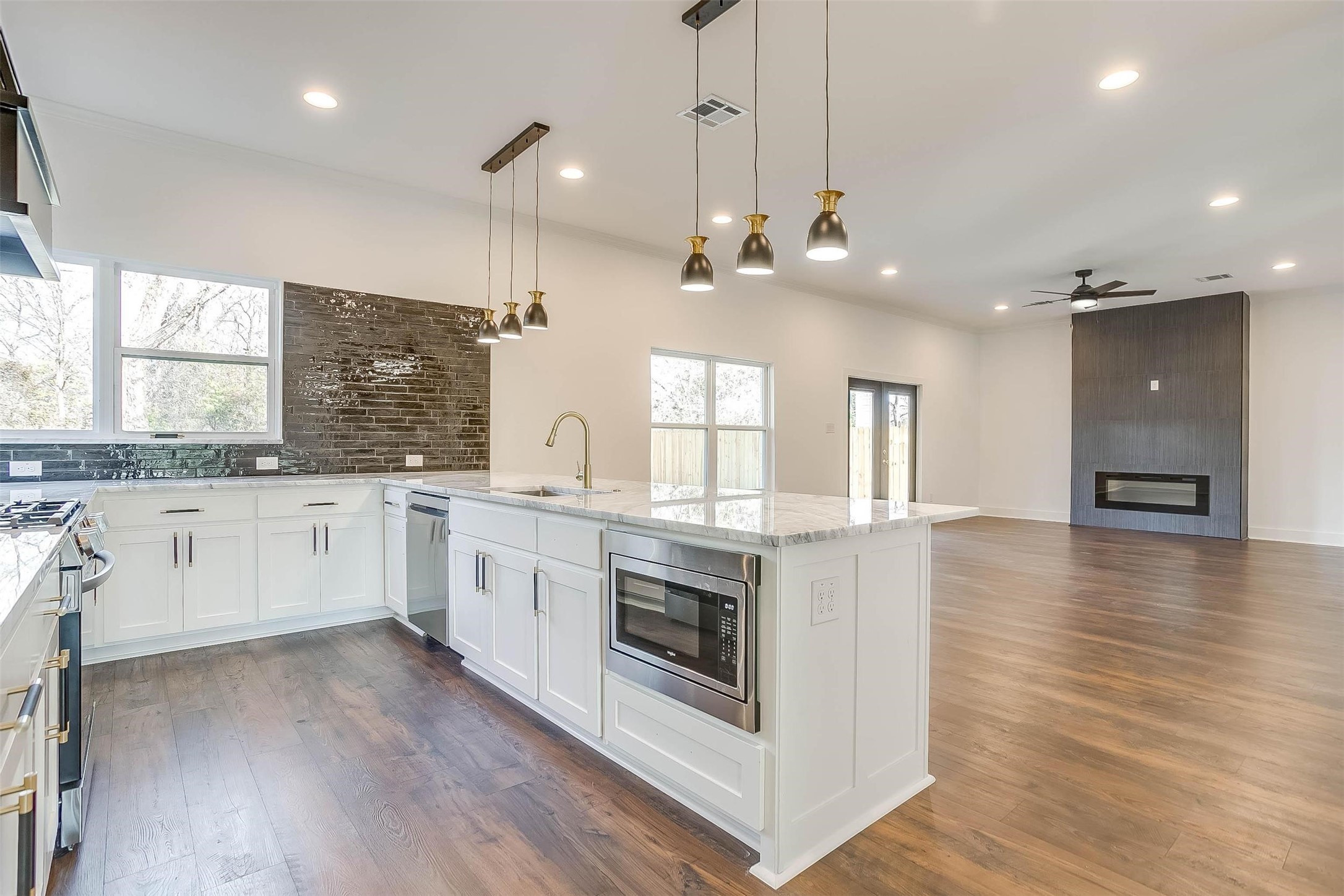 5620 Oaks Lane