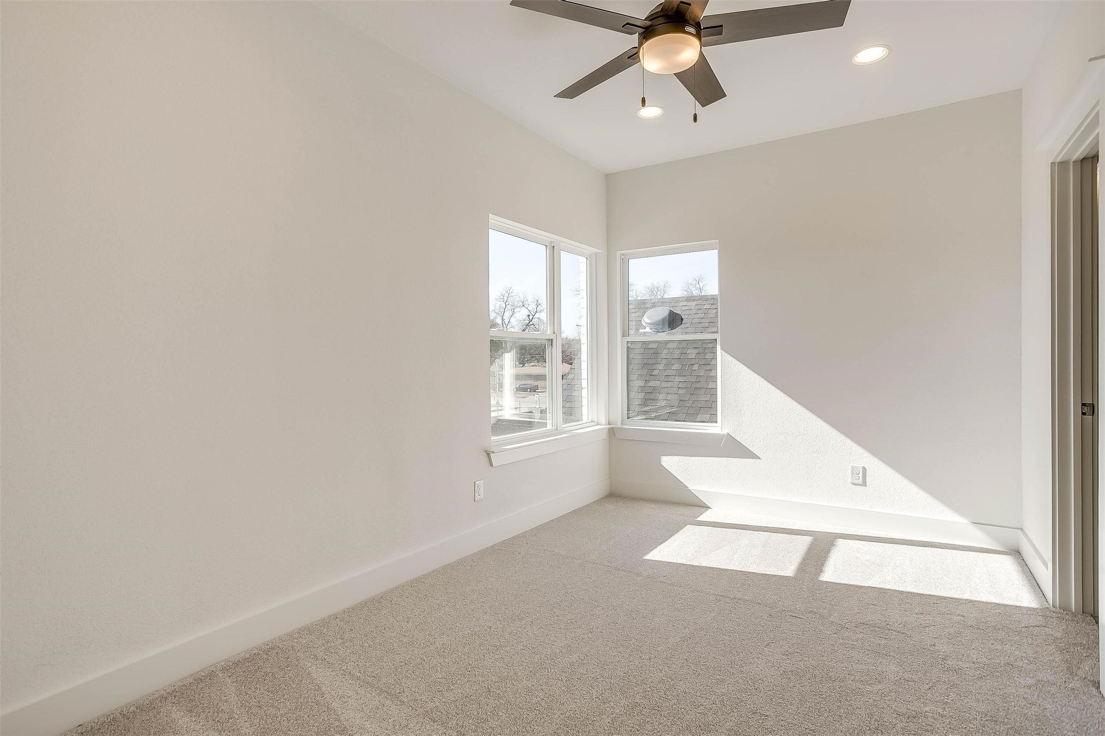 5620 Oaks Lane