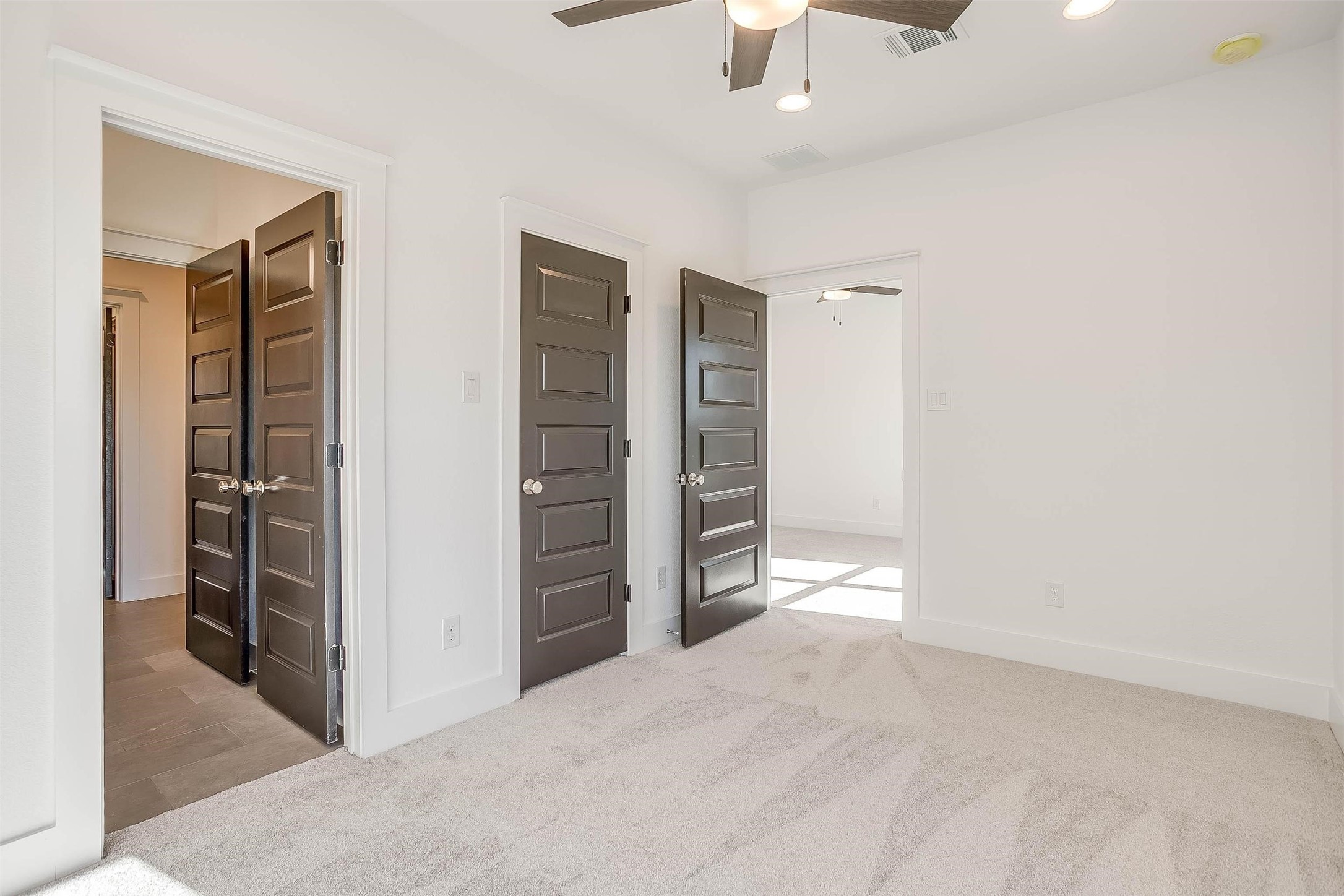 5620 Oaks Lane