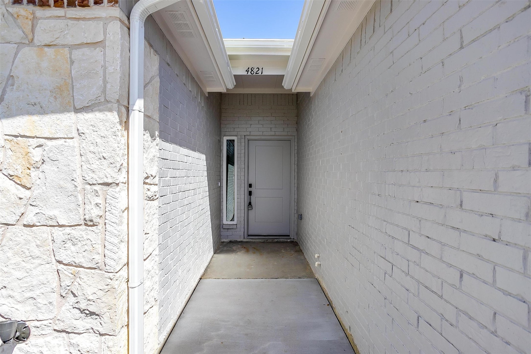 4821 Elizabeth Street