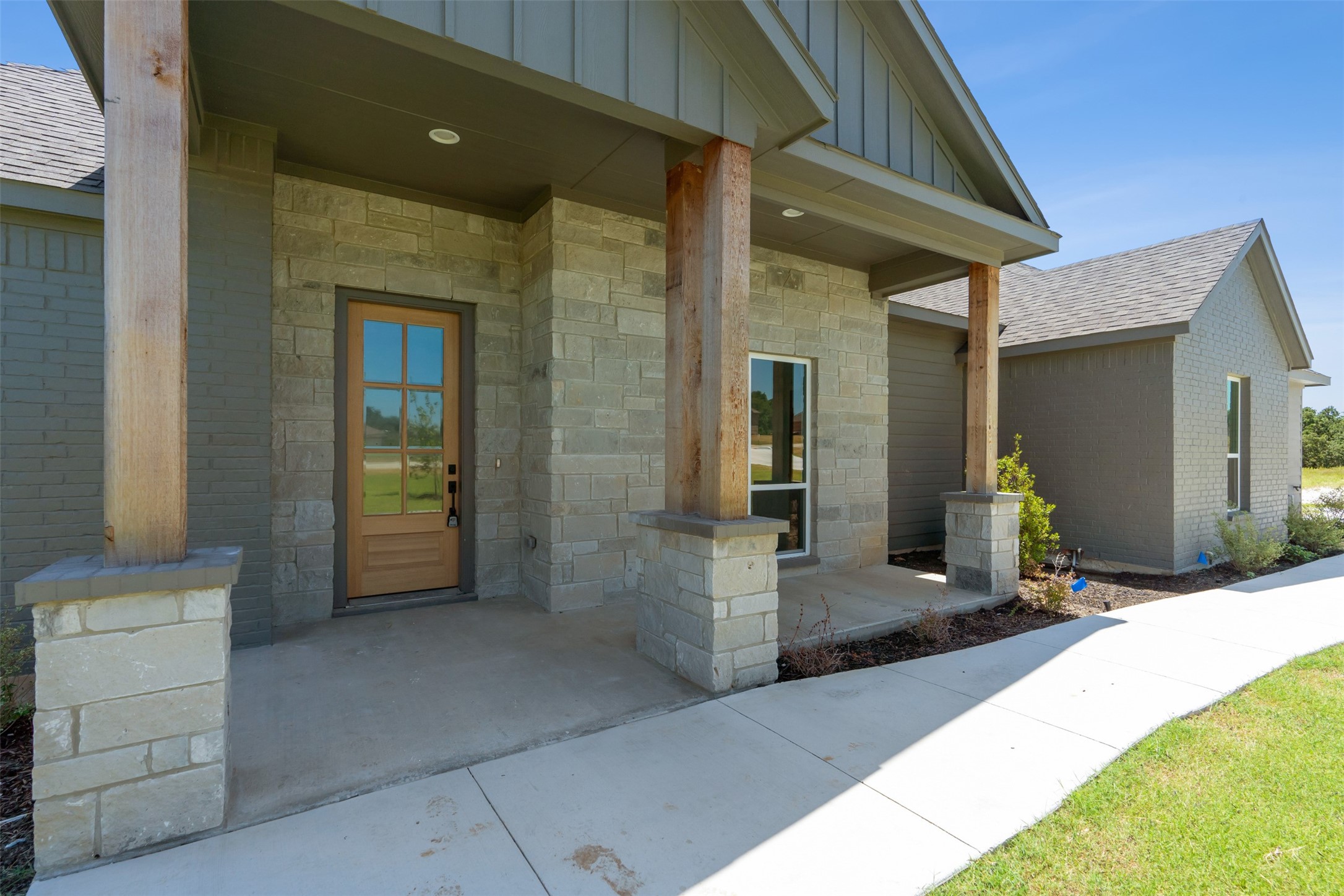 9016 Valley Oak Court