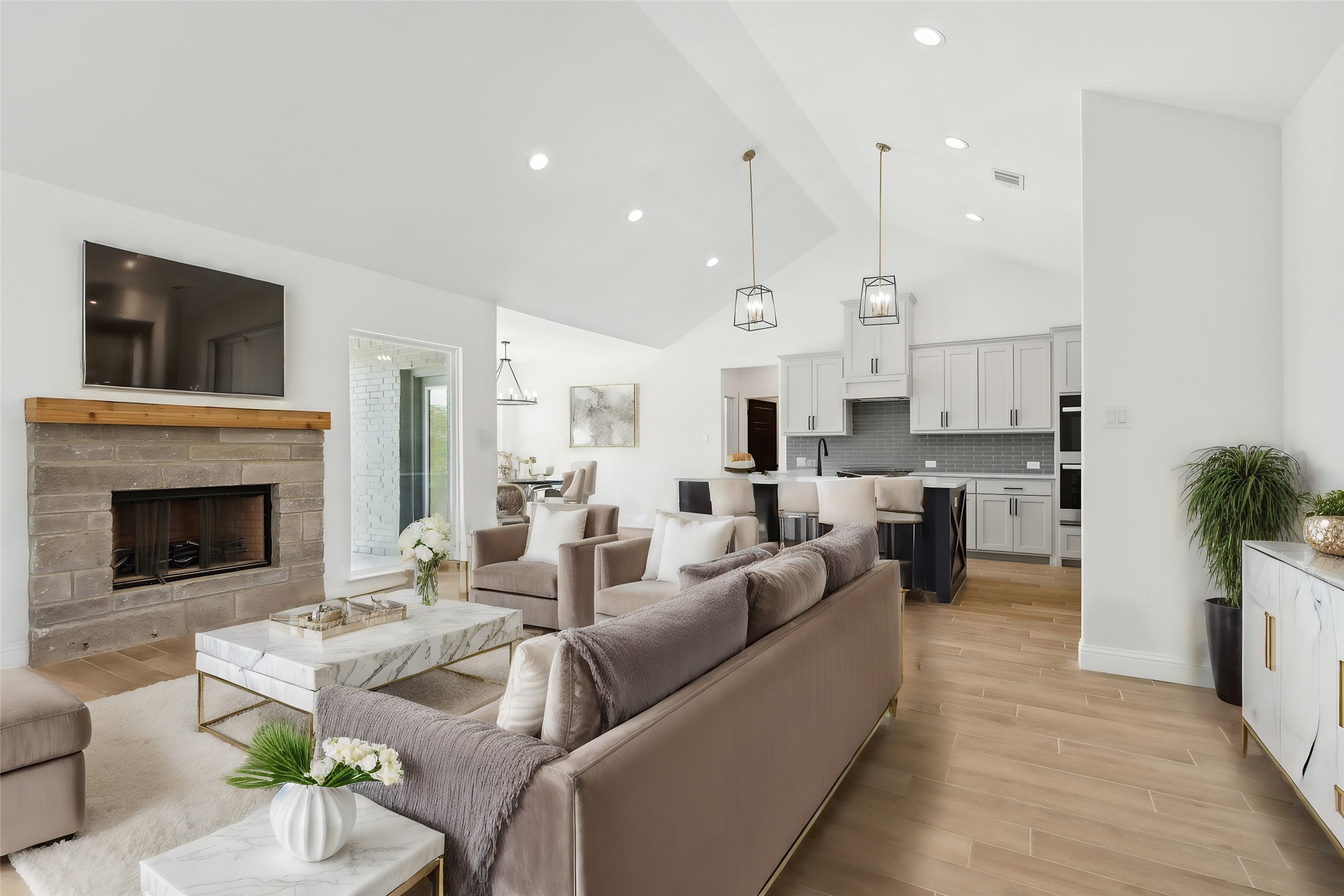 9016 Valley Oak Court