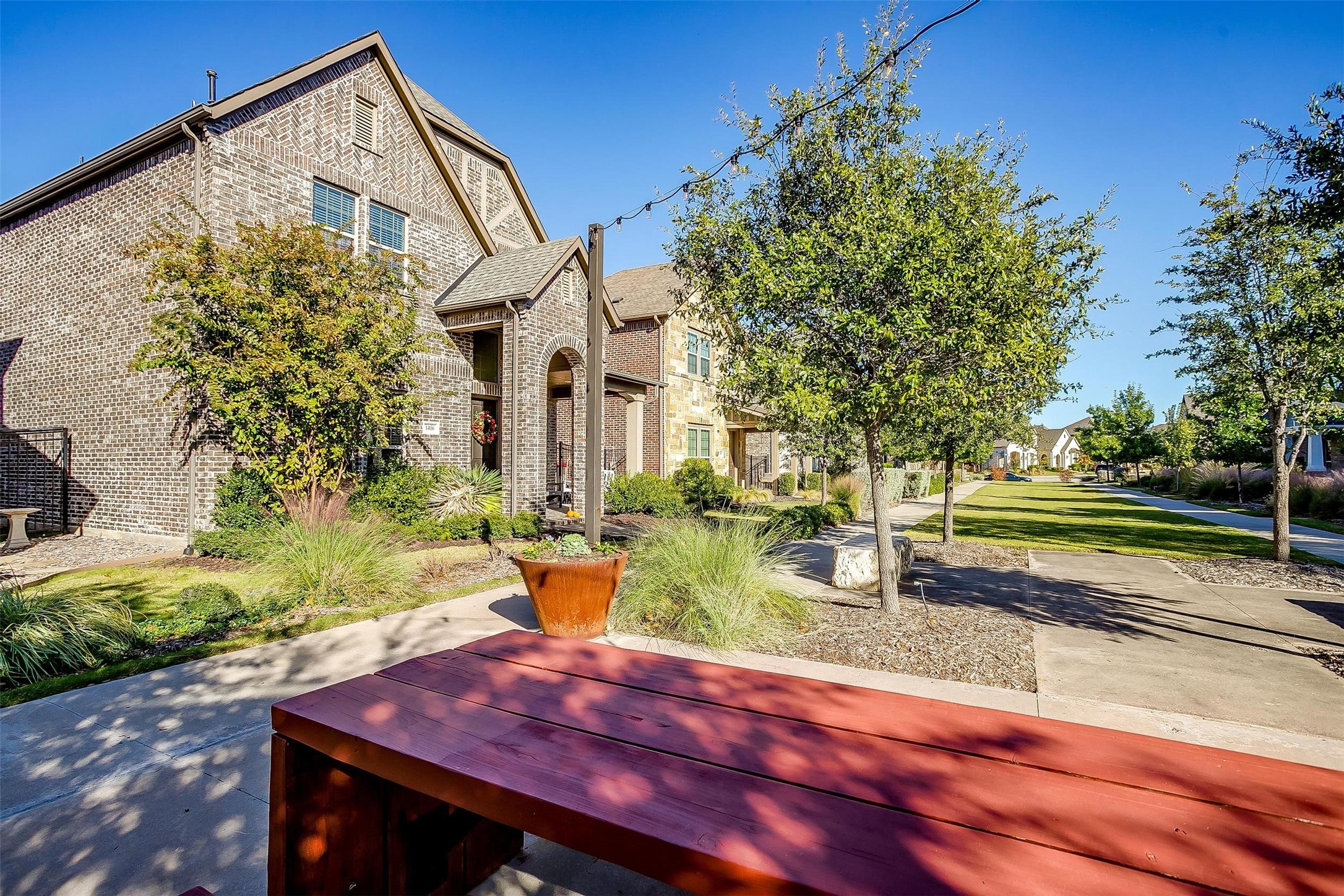 1416 French Violet Way