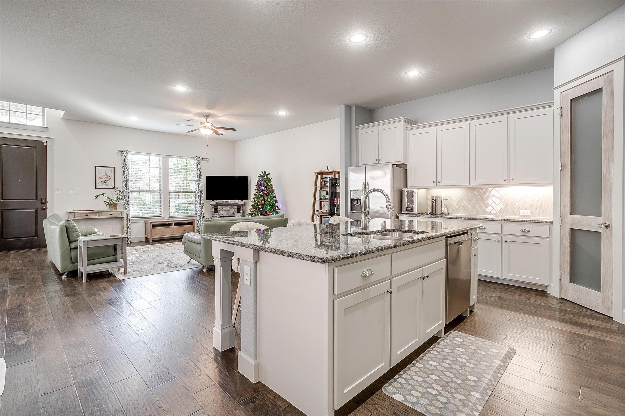 1416 French Violet Way