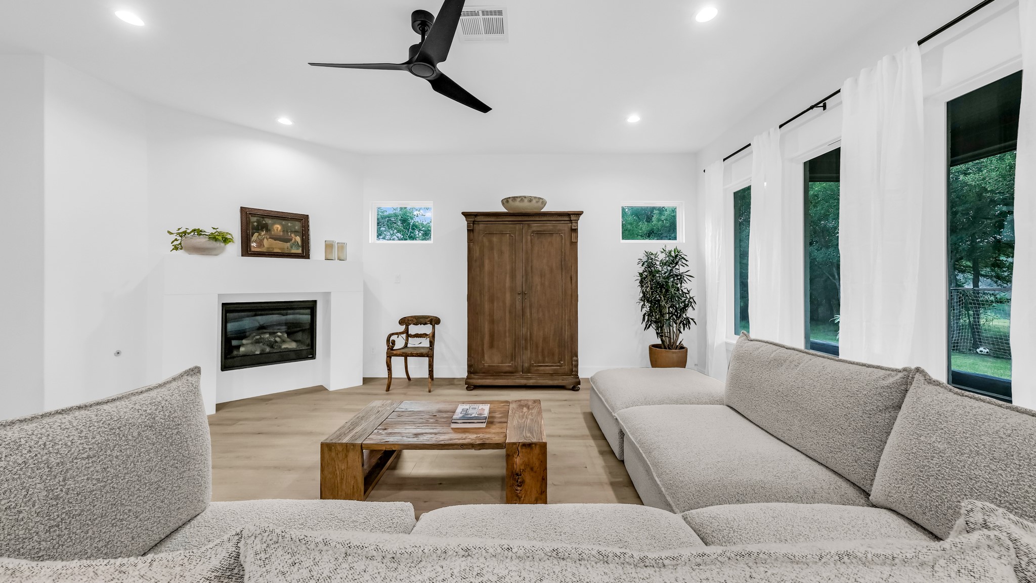 141 Lakeside Drive