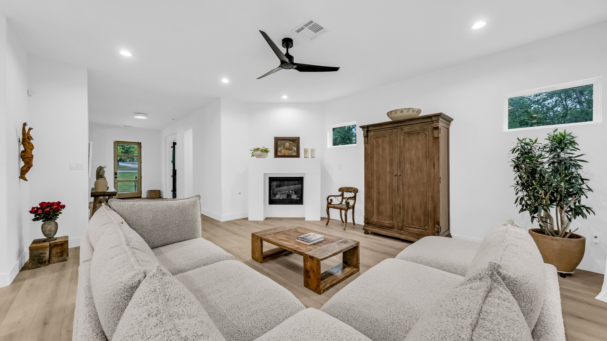 141 Lakeside Drive