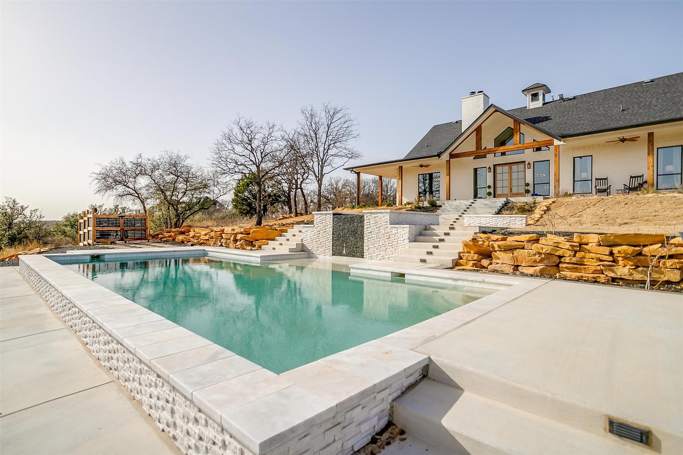 160 E Bluff Lane