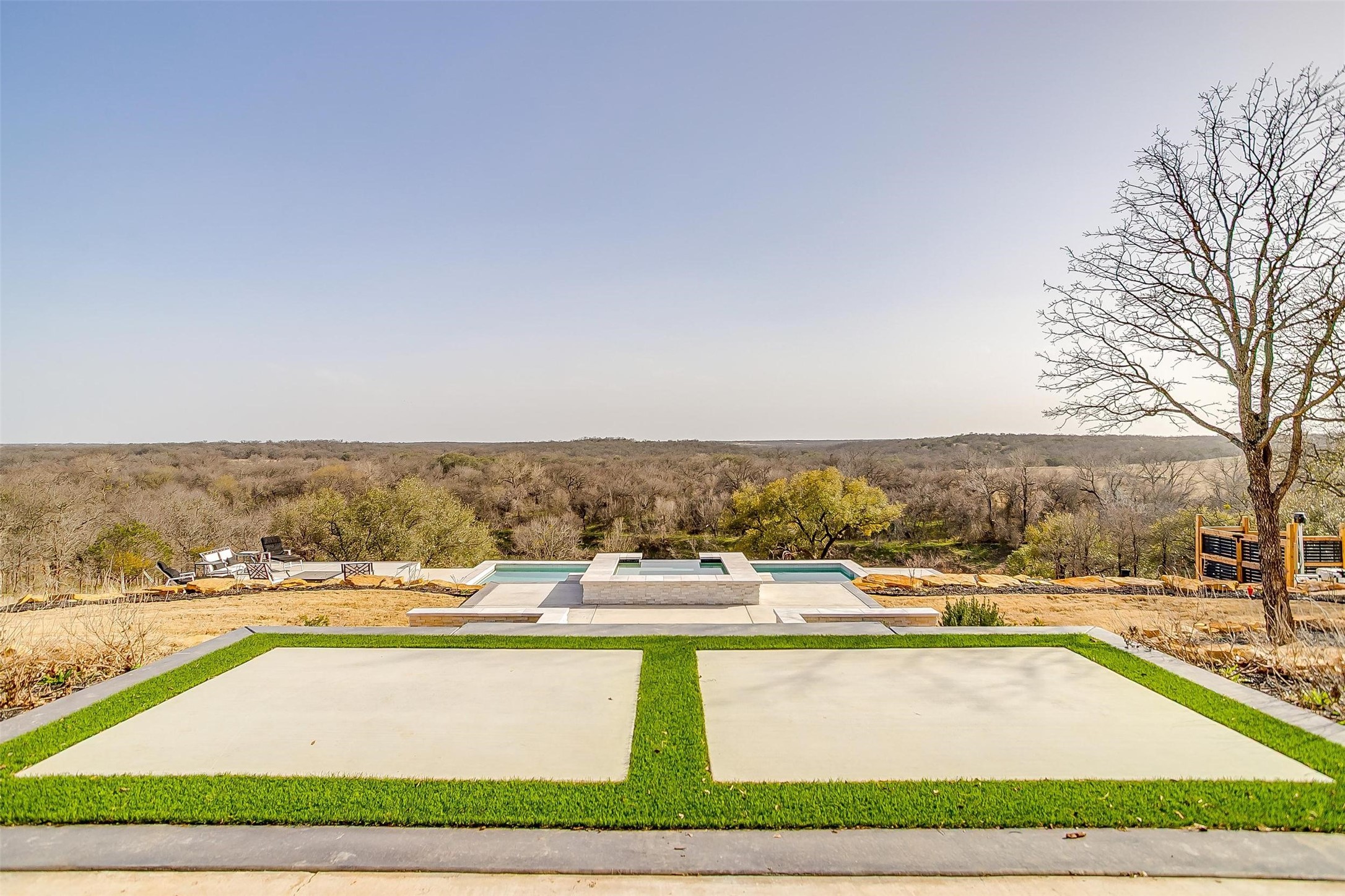 160 E Bluff Lane
