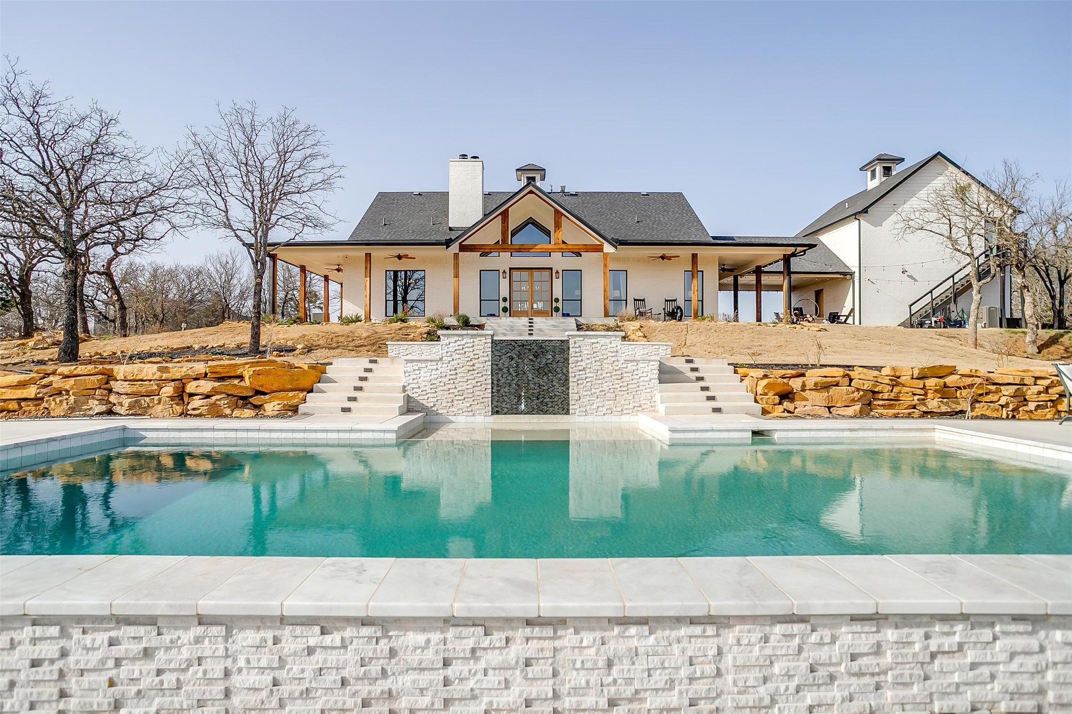 160 E Bluff Lane
