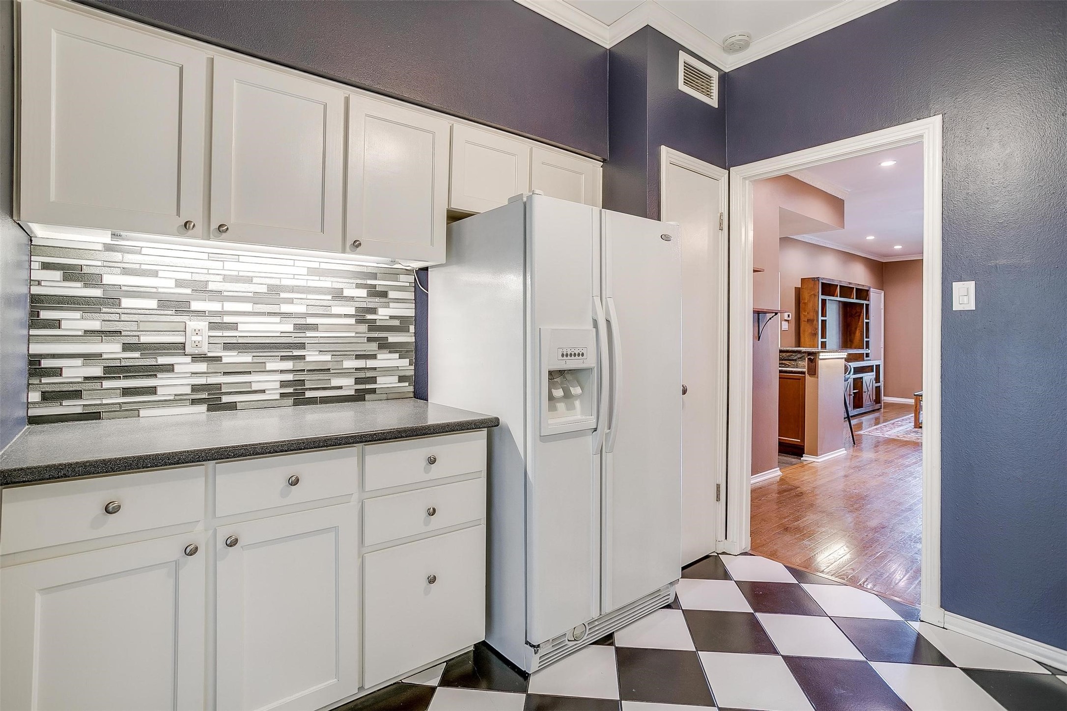 4312 Bellaire Drive S 225