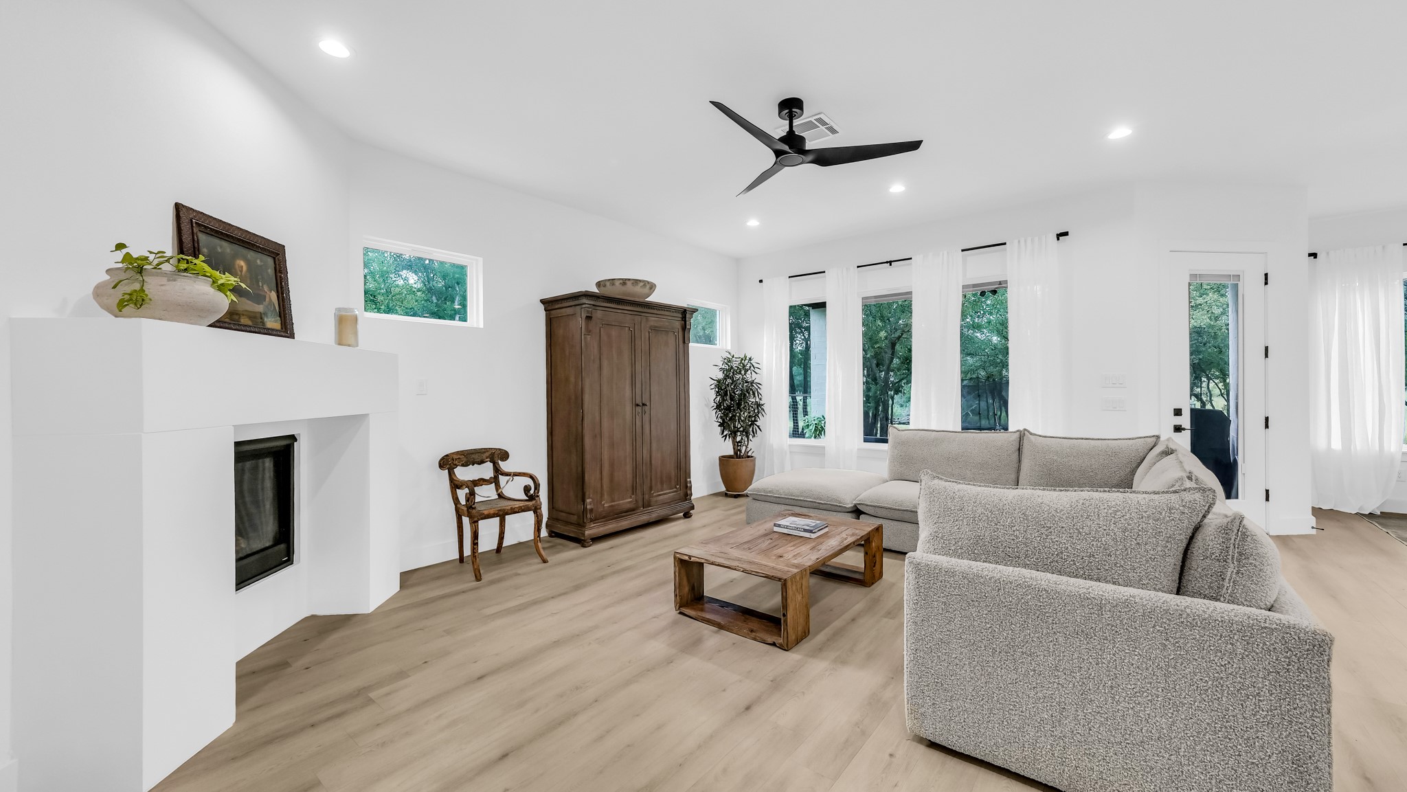 141 Lakeside Drive