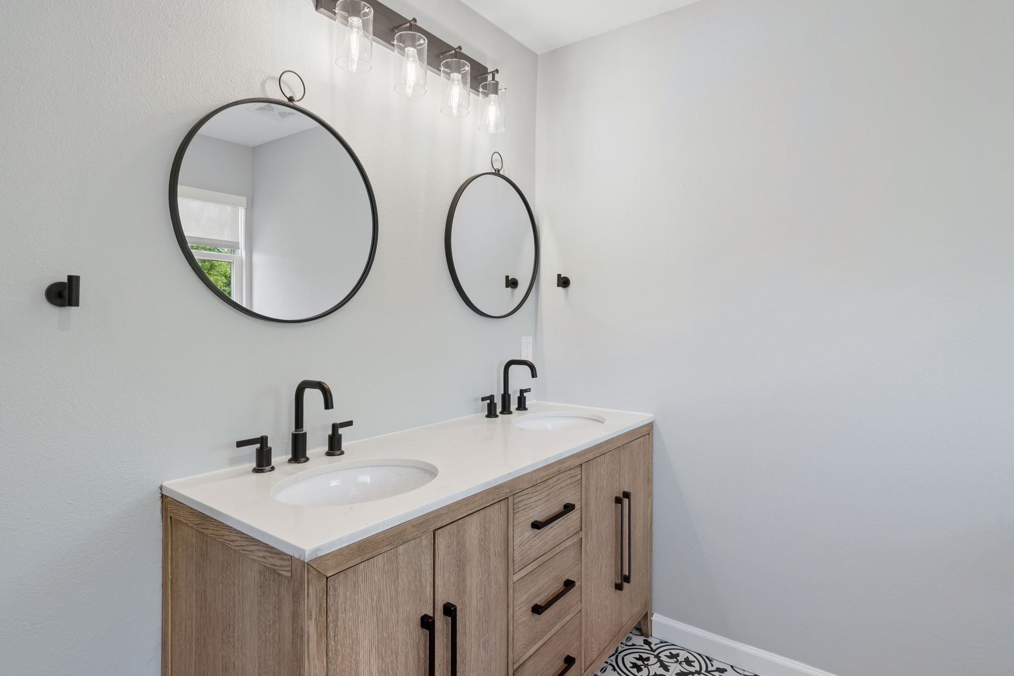 2728 Livingston Avenue