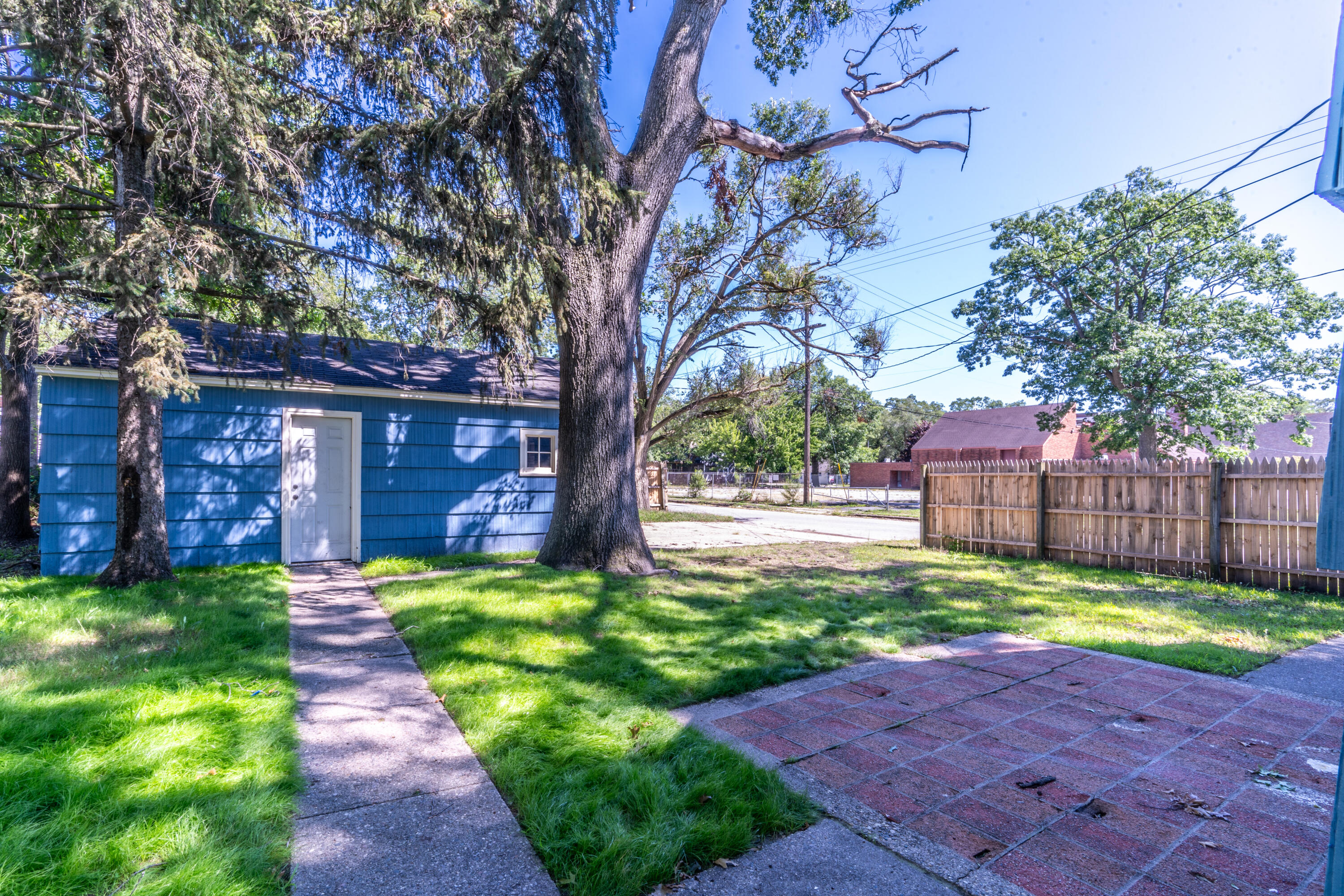 2836 Leahy Street