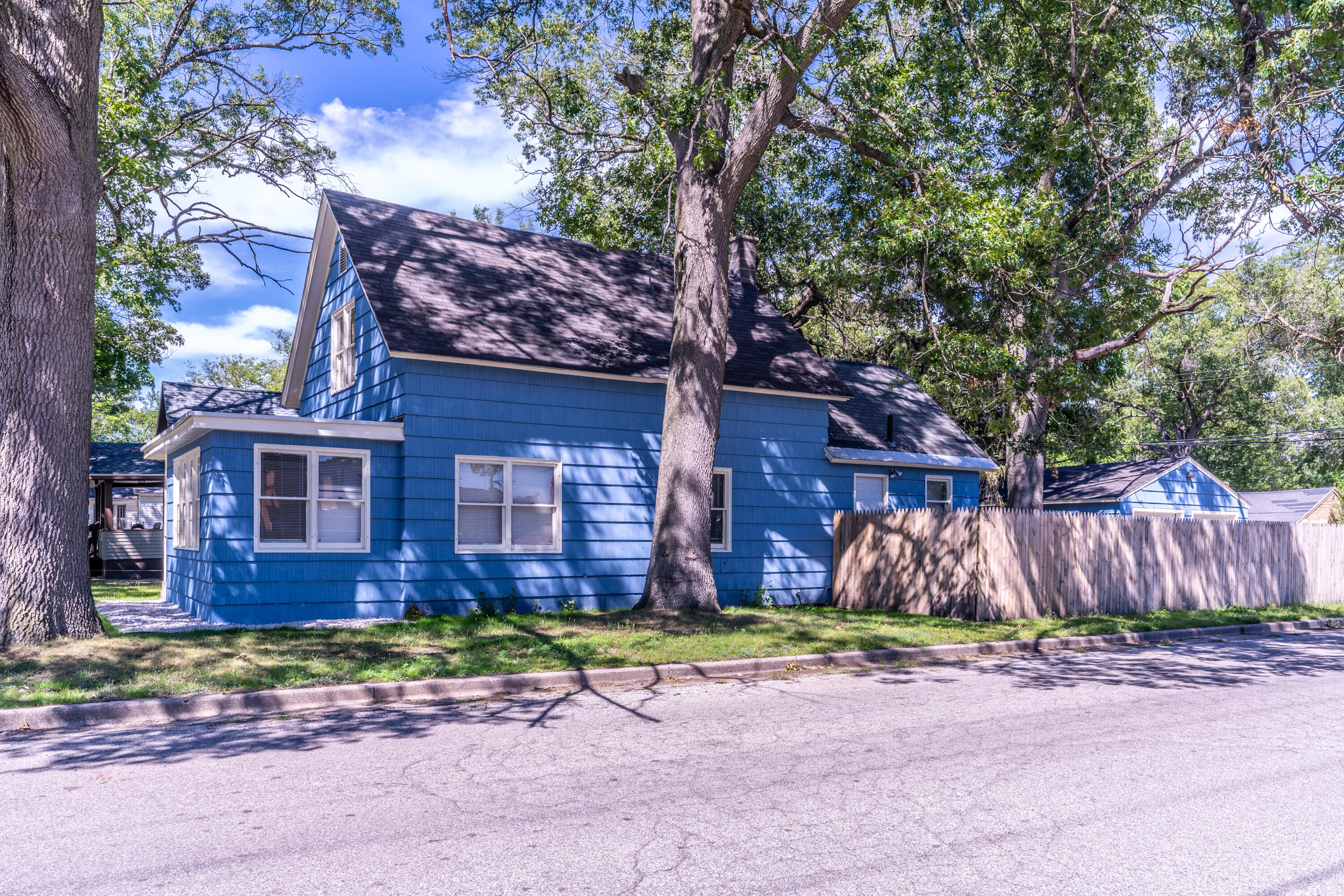 2836 Leahy Street