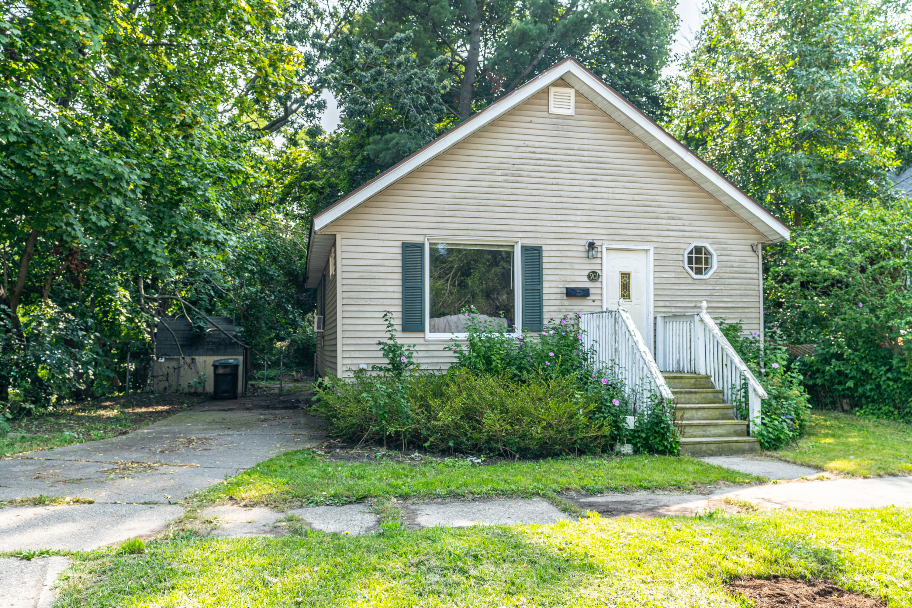 901 W Grand Avenue