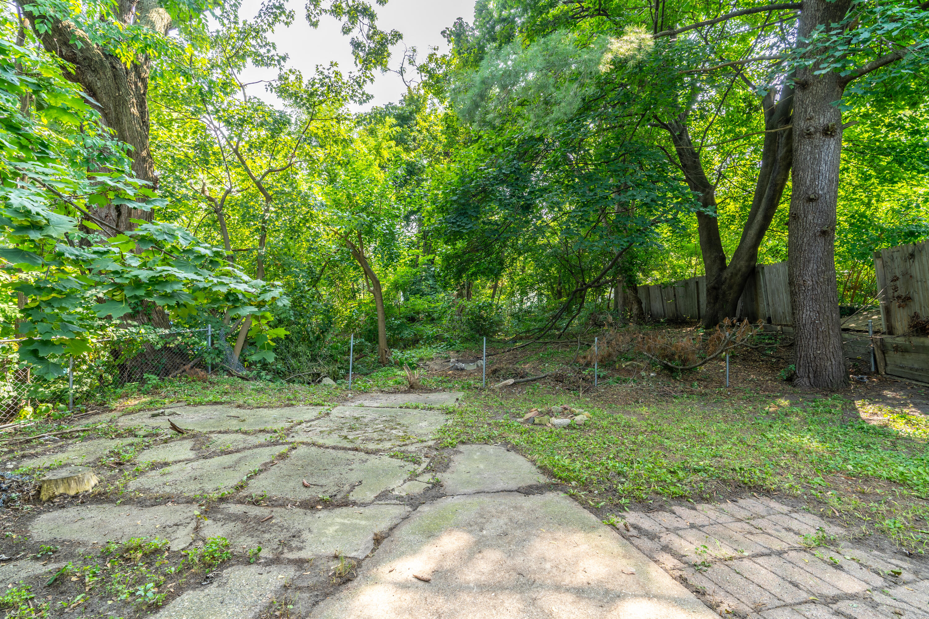 901 W Grand Avenue
