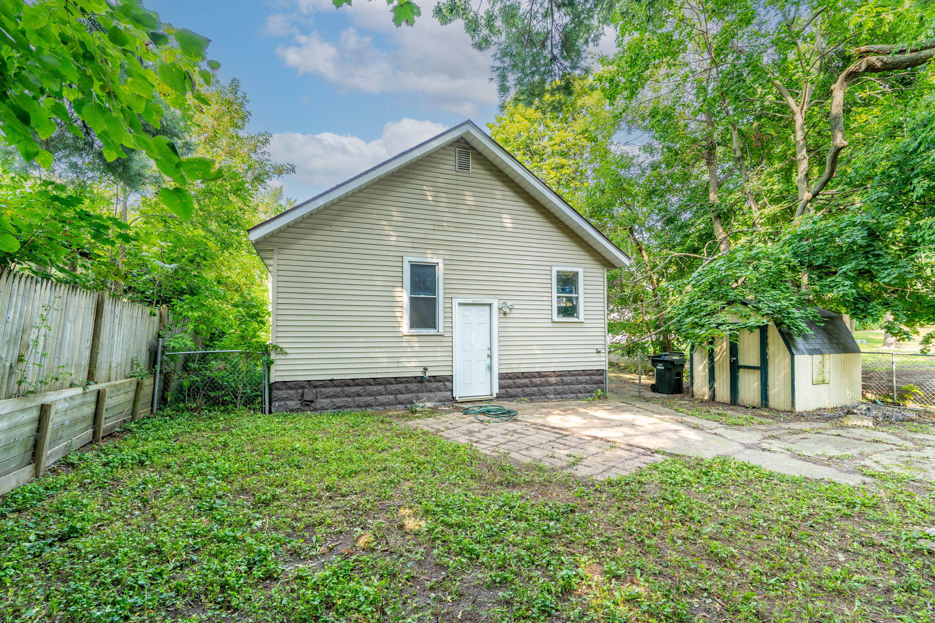 901 W Grand Avenue