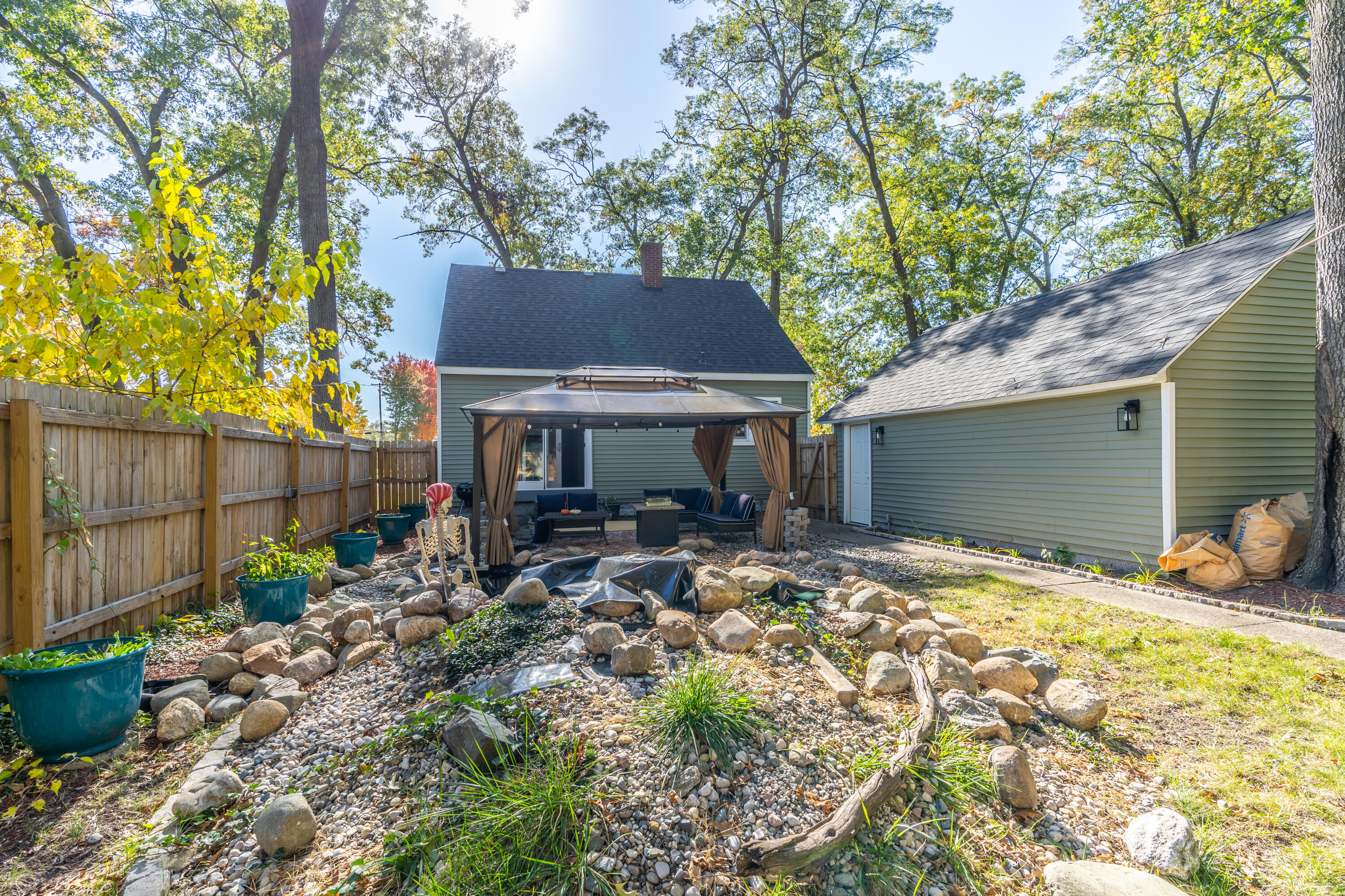 1186 E Forest Avenue