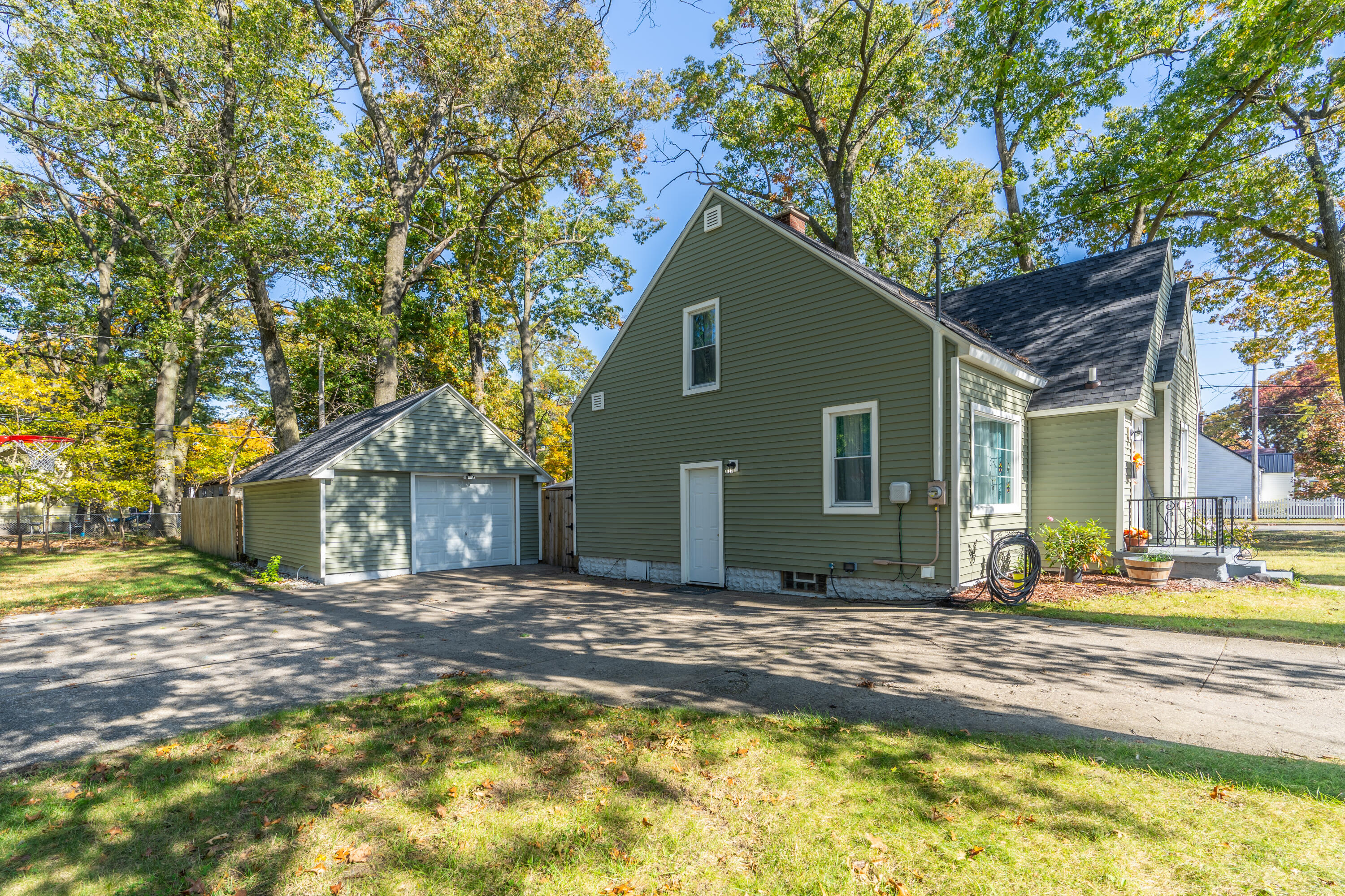 1186 E Forest Avenue