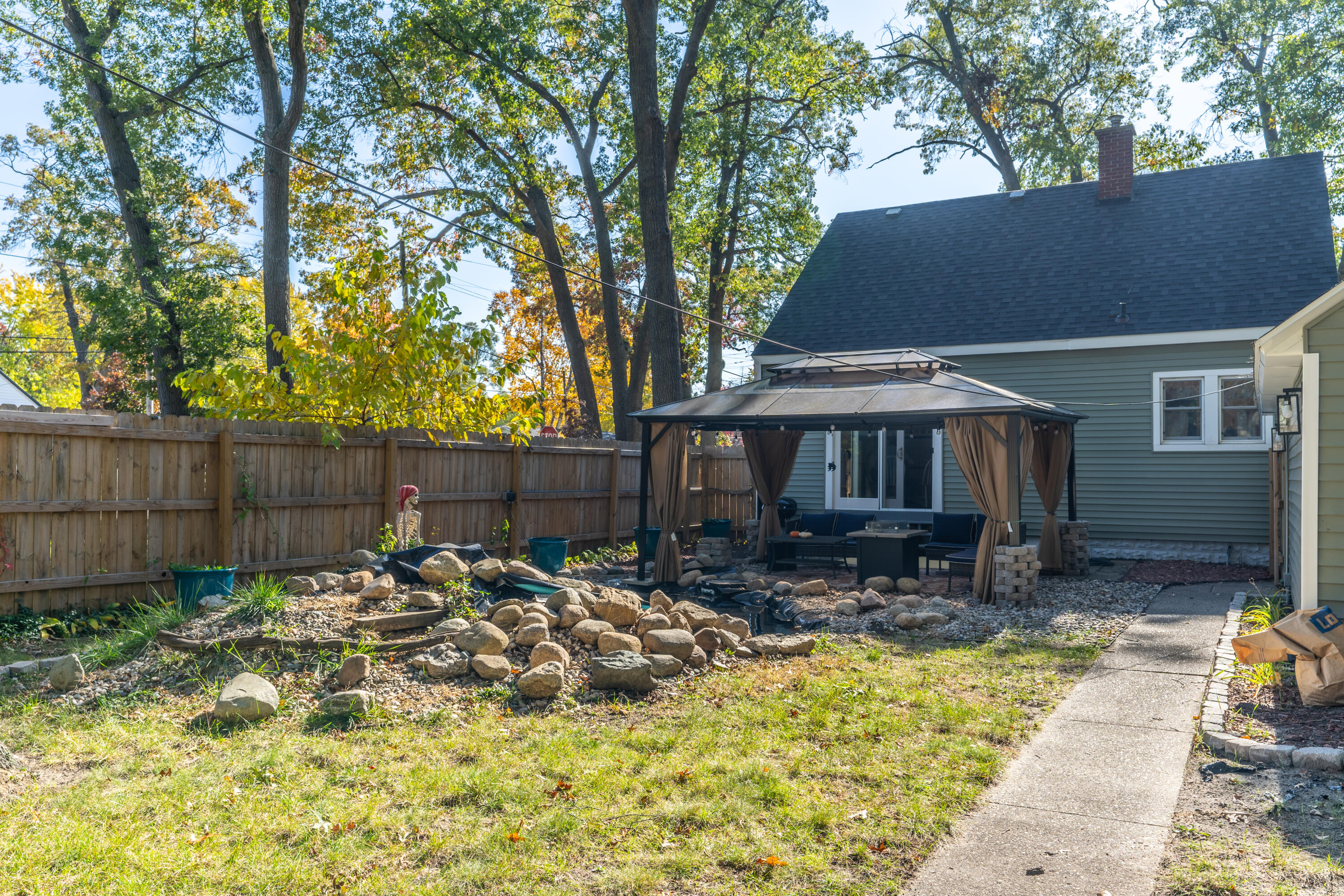 1186 E Forest Avenue
