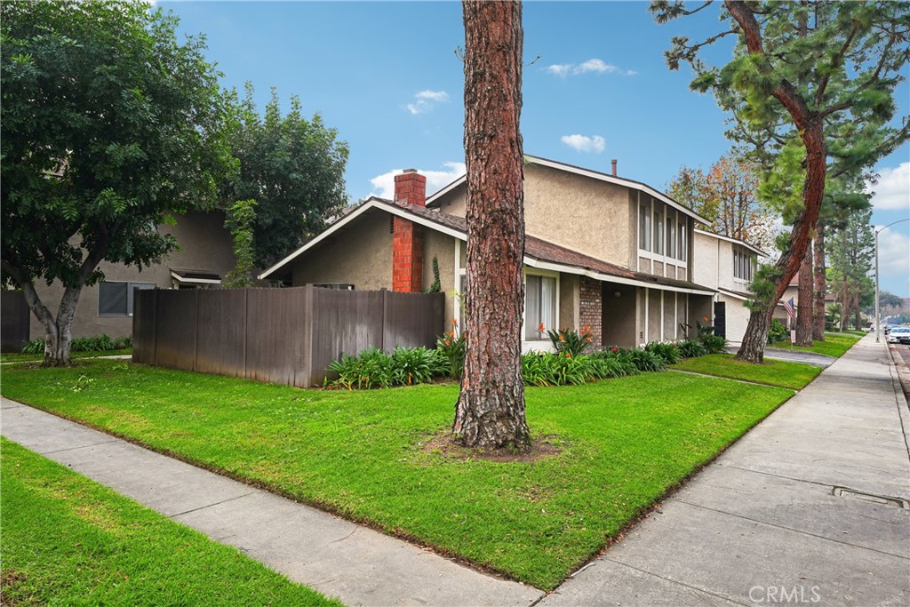 222 W Grove Street 4