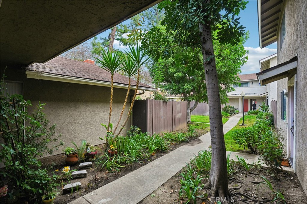222 W Grove Street 4