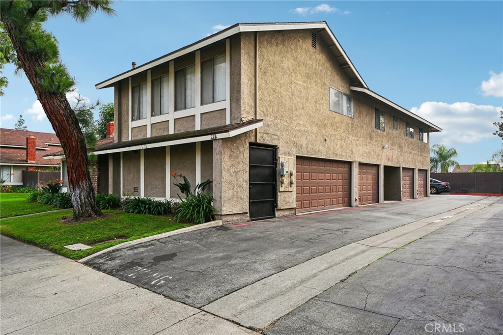222 W Grove Street 4