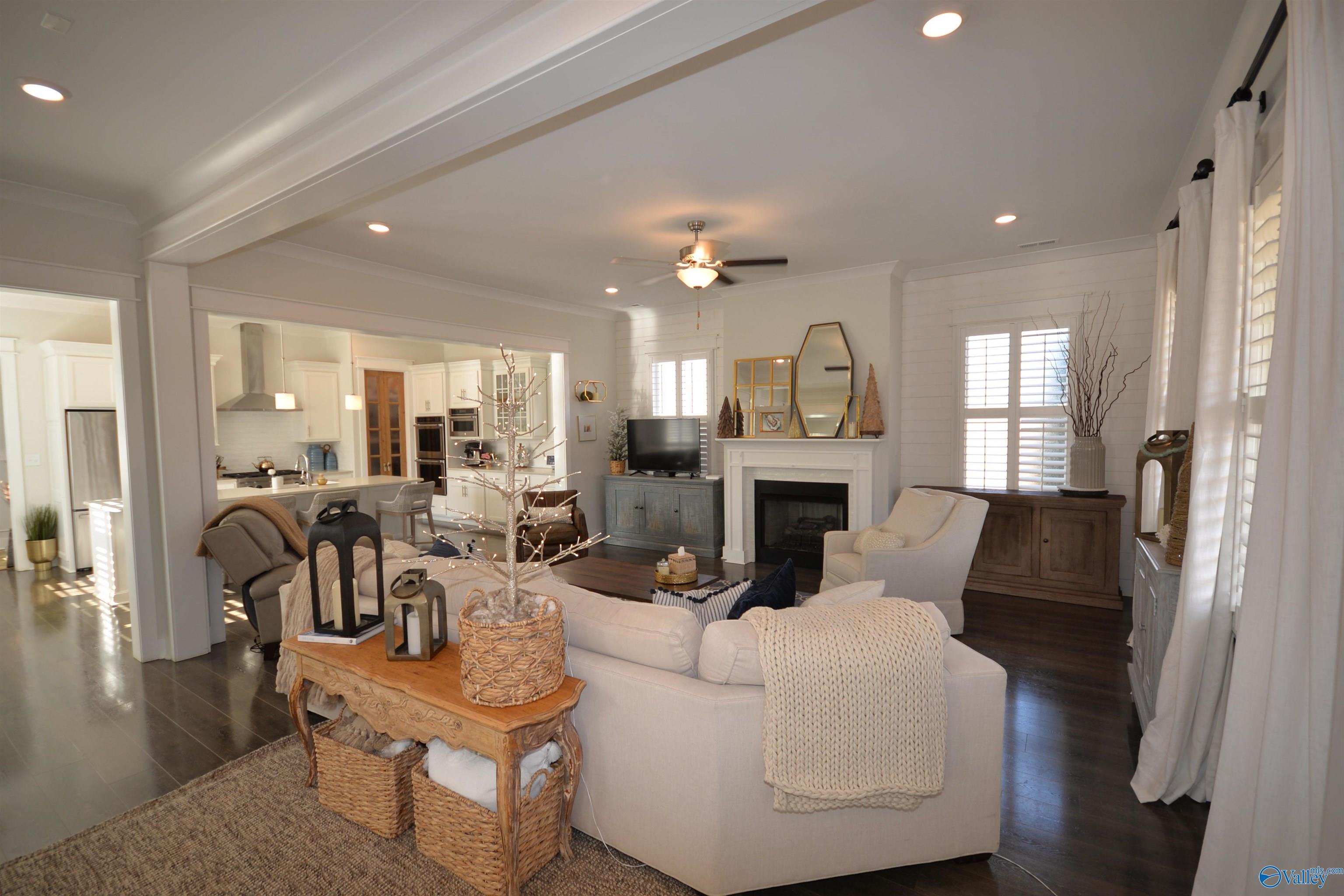 109 Hillcrest Avenue NW