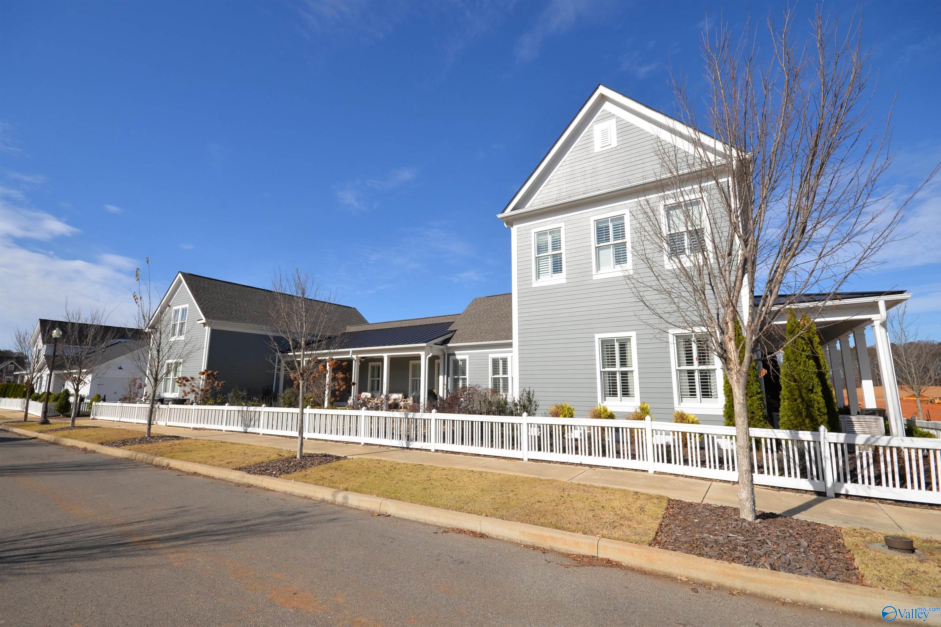 109 Hillcrest Avenue NW