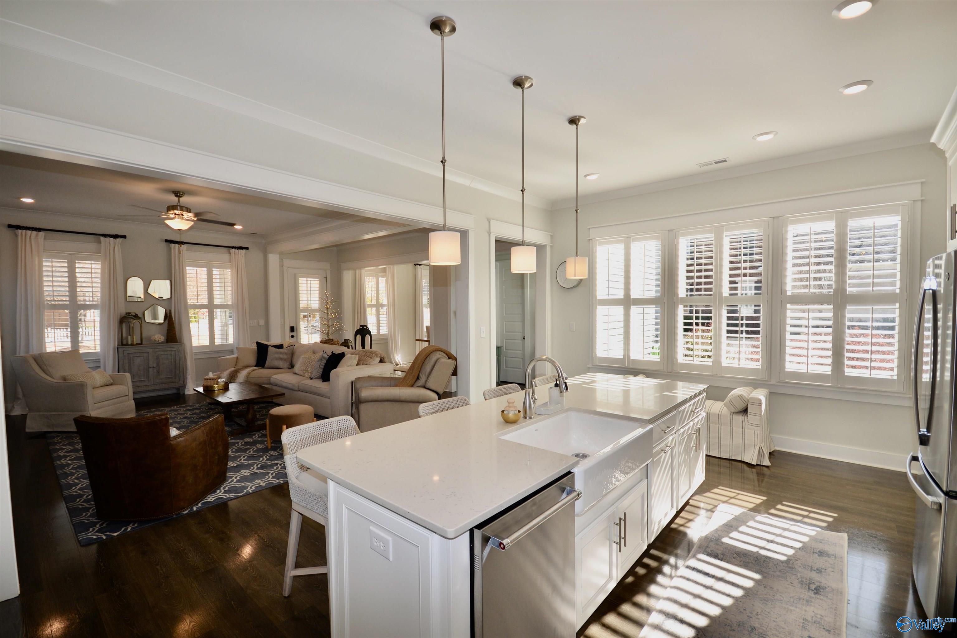 109 Hillcrest Avenue NW