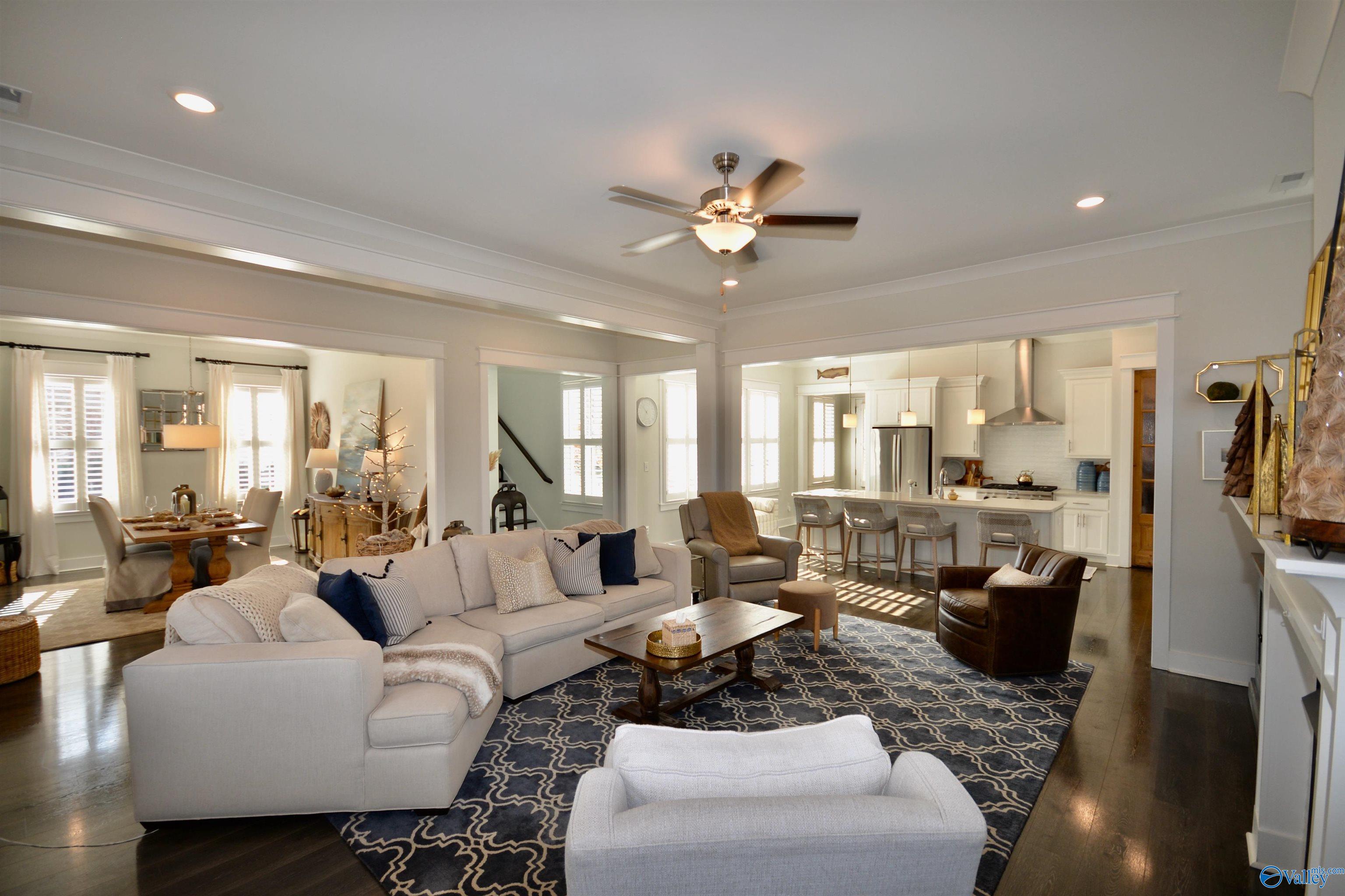 109 Hillcrest Avenue NW