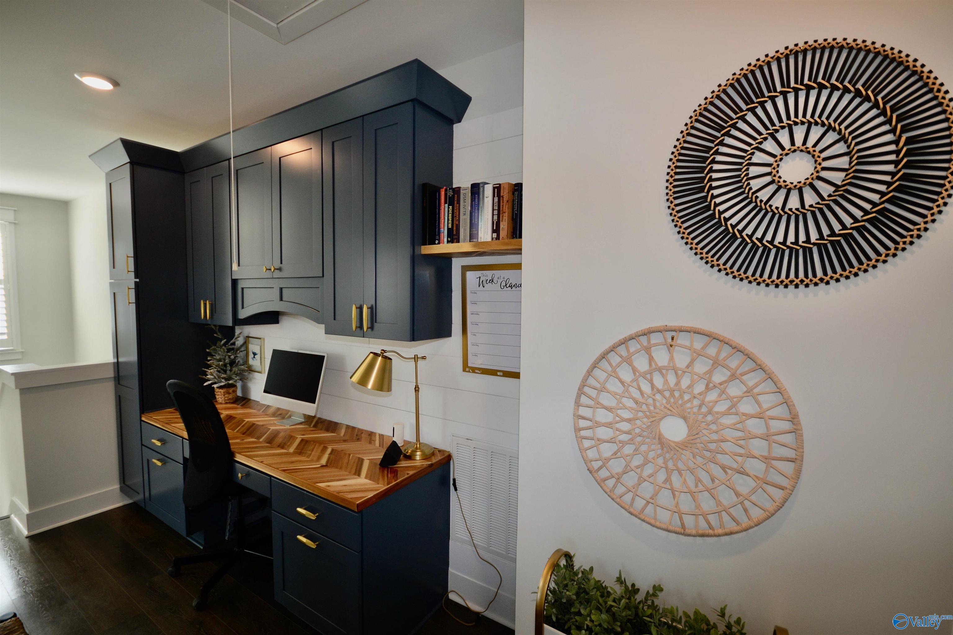 109 Hillcrest Avenue NW