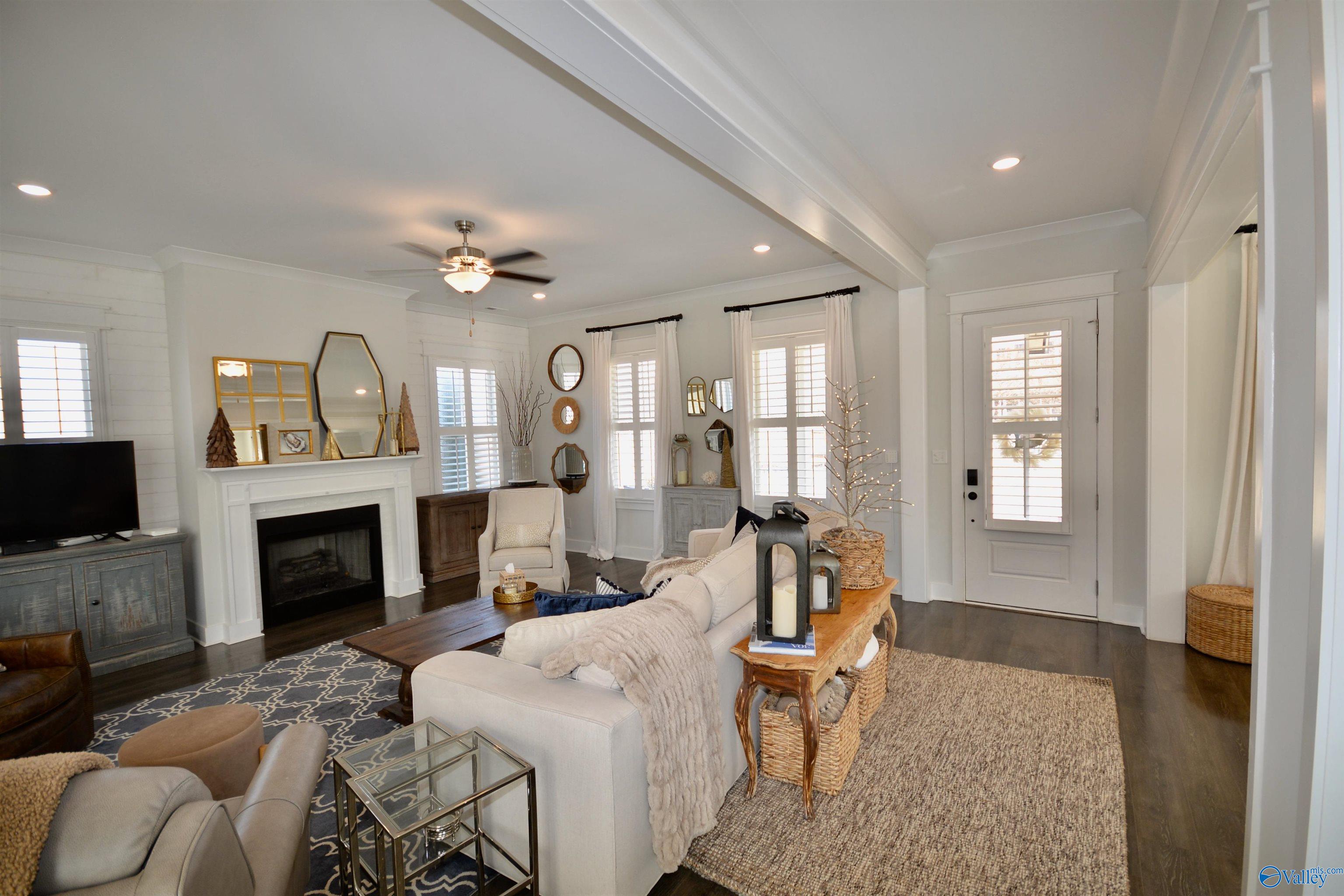 109 Hillcrest Avenue NW