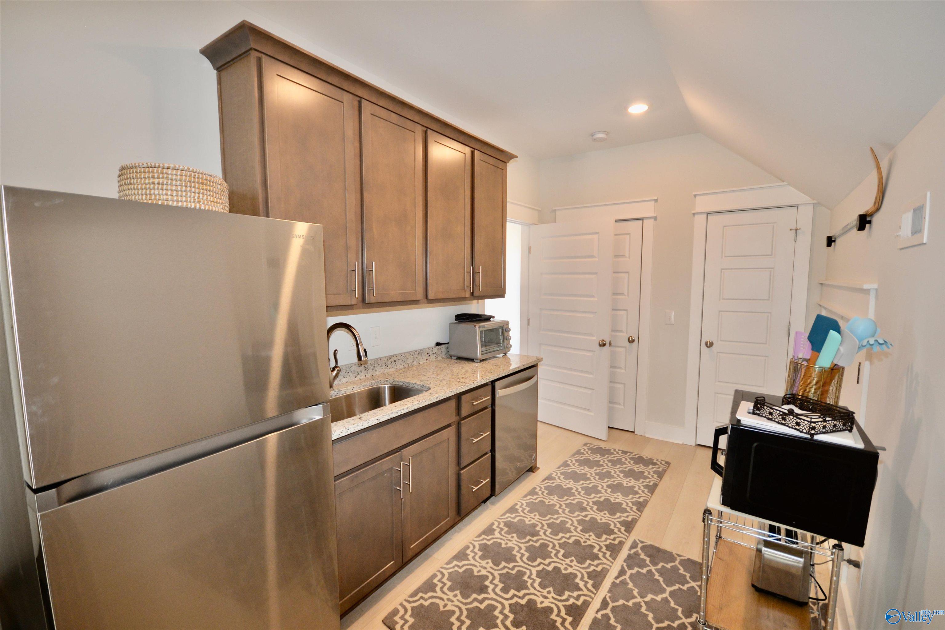 109 Hillcrest Avenue NW