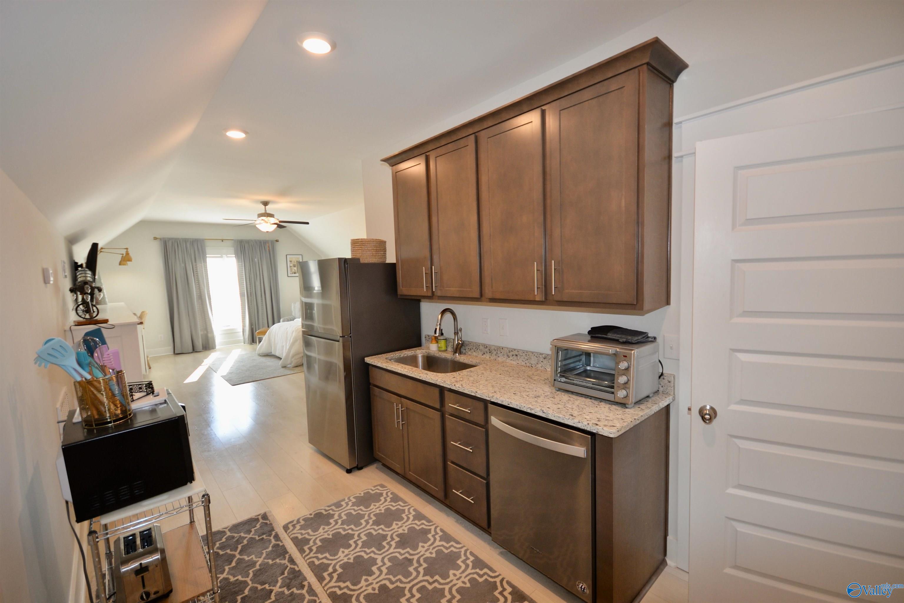 109 Hillcrest Avenue NW