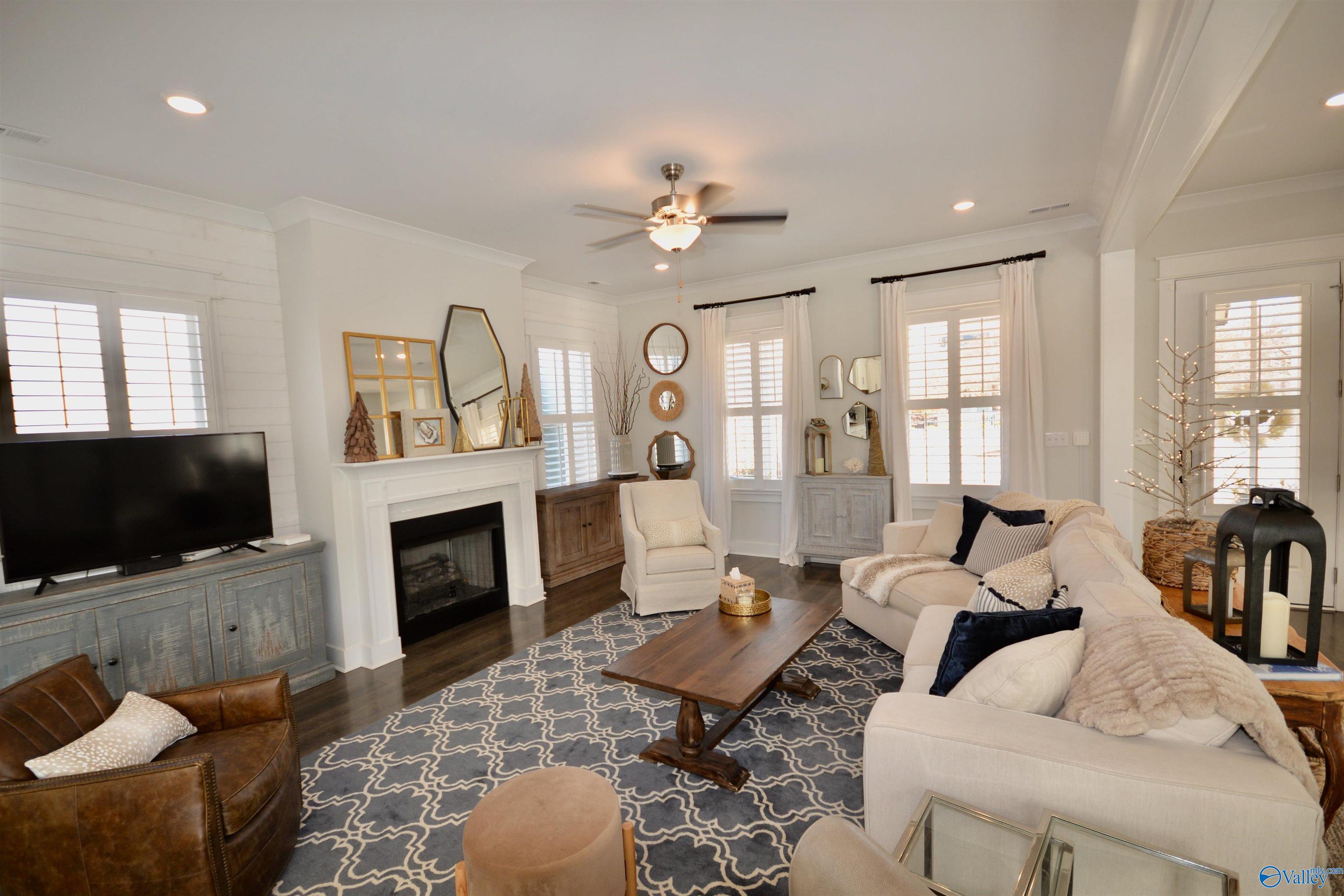 109 Hillcrest Avenue NW