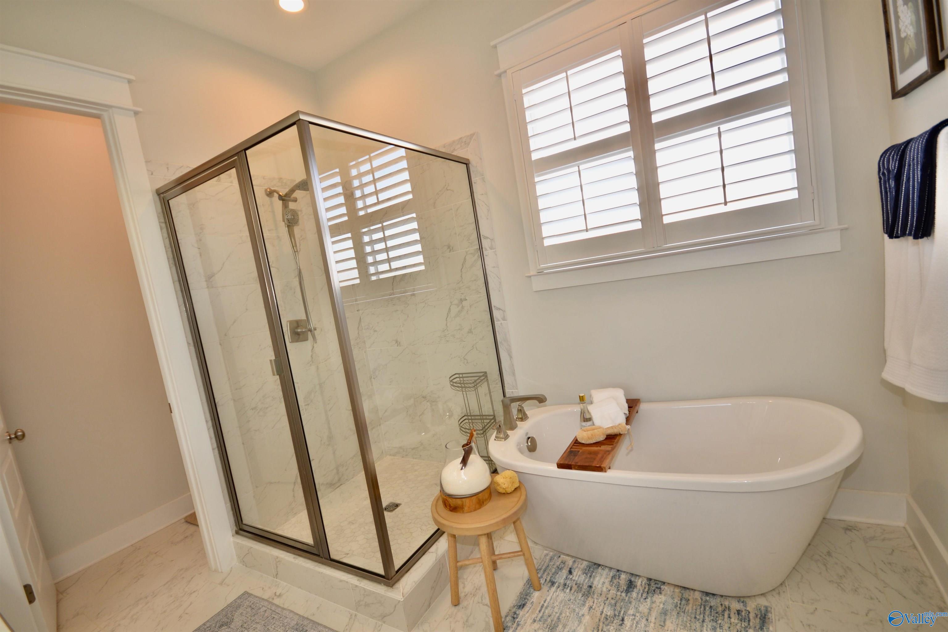 109 Hillcrest Avenue NW